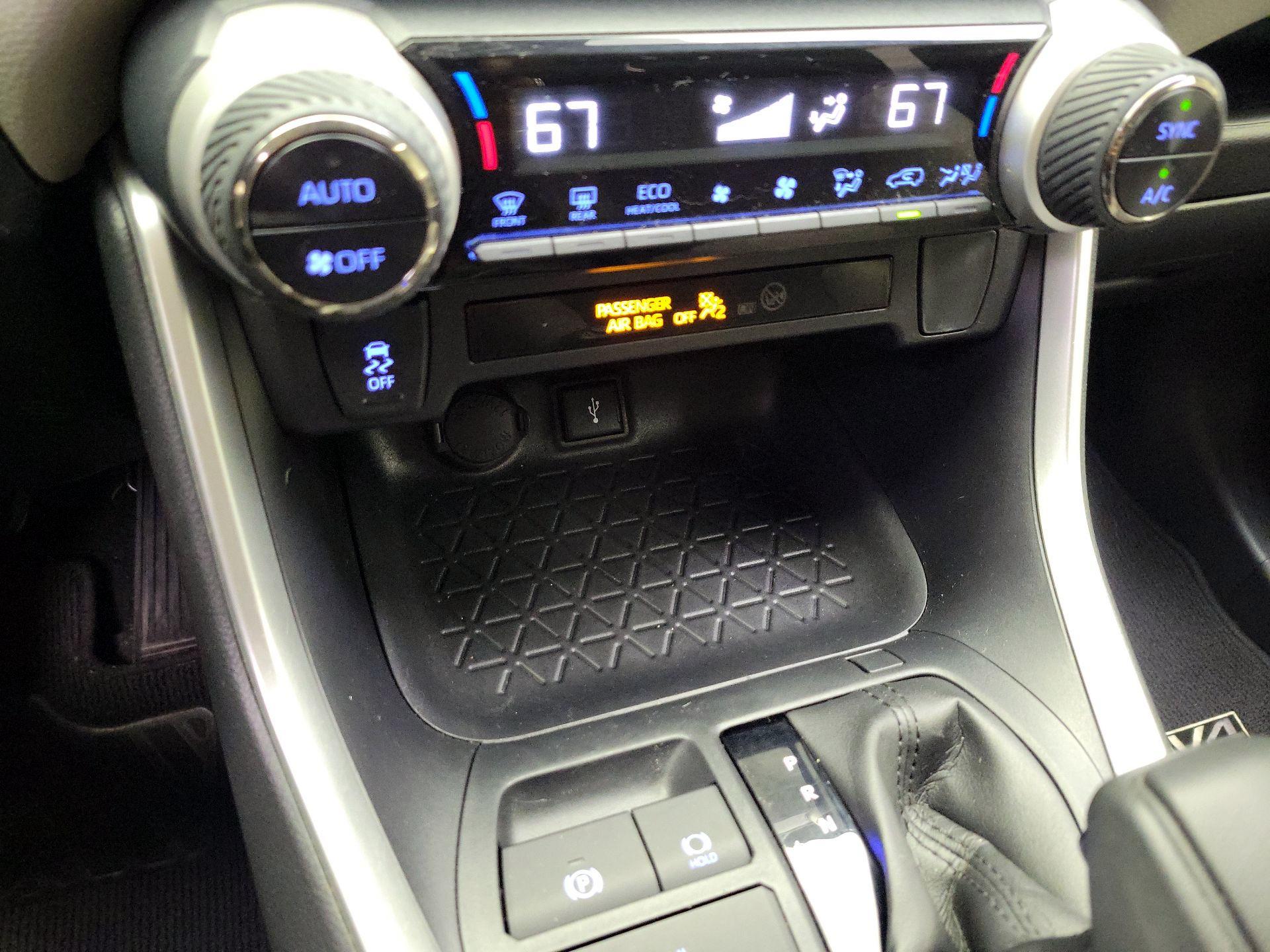 Thumbnail: 2020 Toyota RAV4 - 16