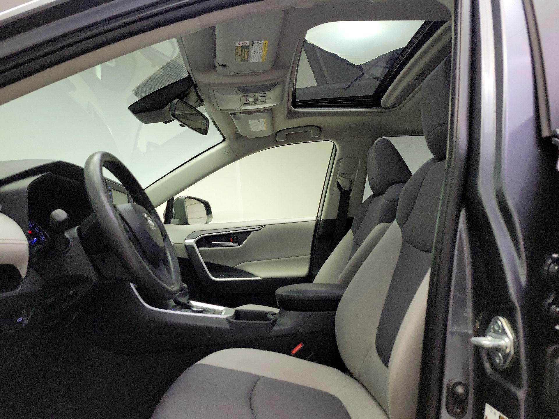 Thumbnail: 2020 Toyota RAV4 - 19