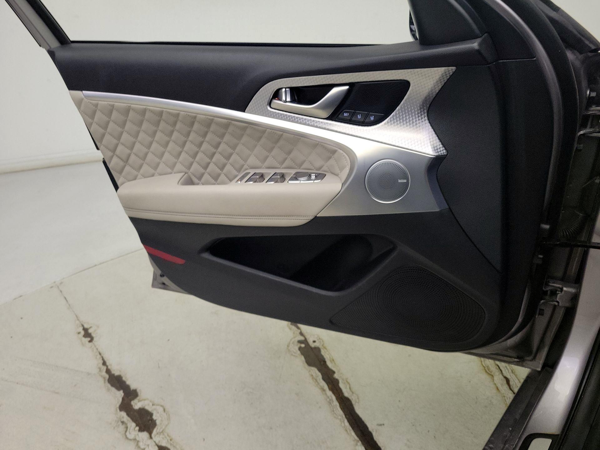 Thumbnail: 2022 Genesis G70 - 12