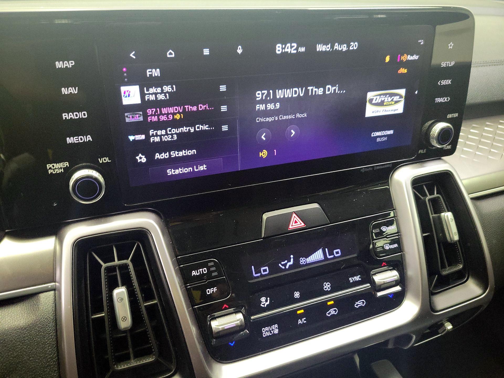 Thumbnail: 2023 Kia Sorento - 16