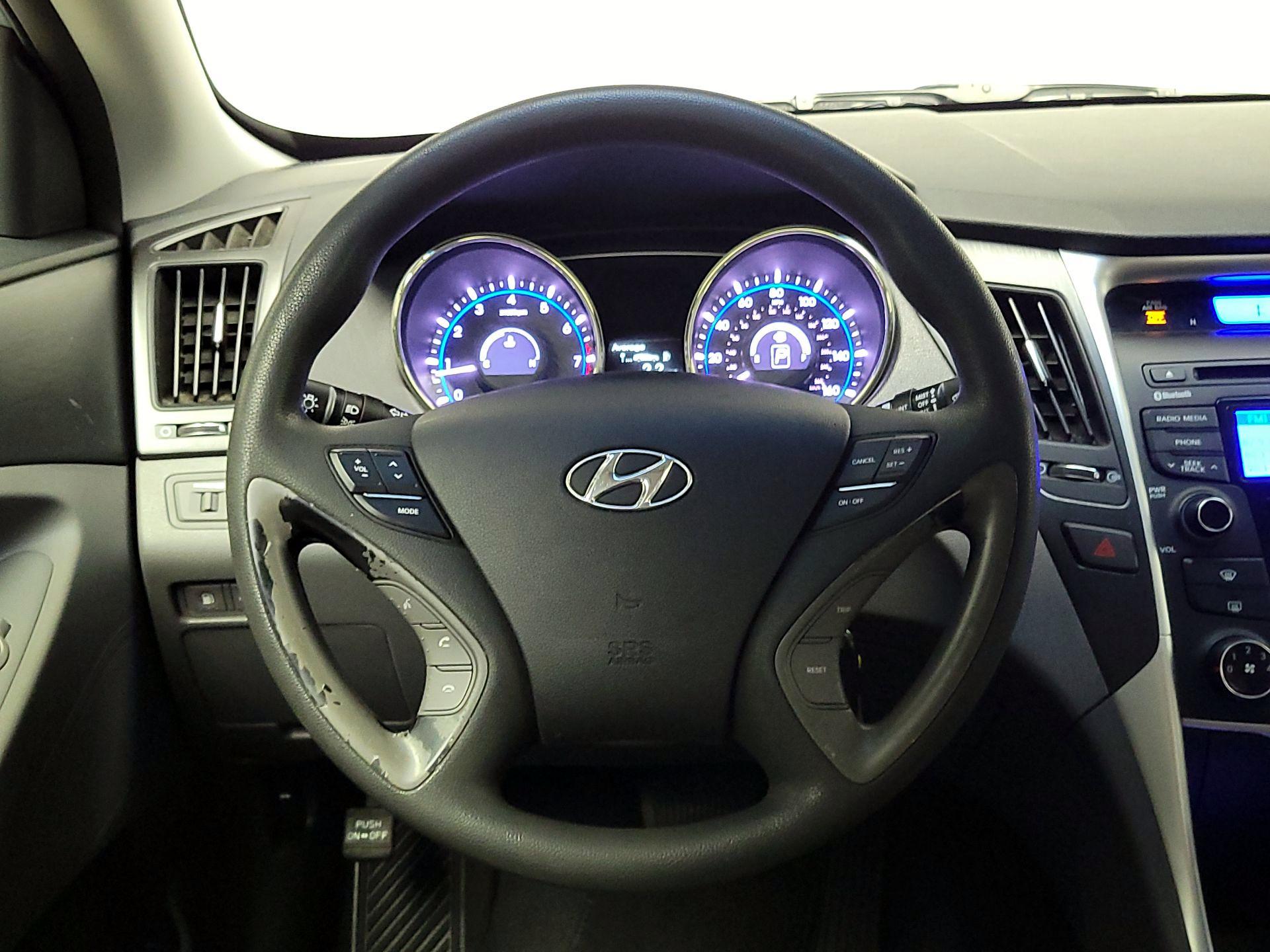 Thumbnail: 2013 Hyundai Sonata - 10