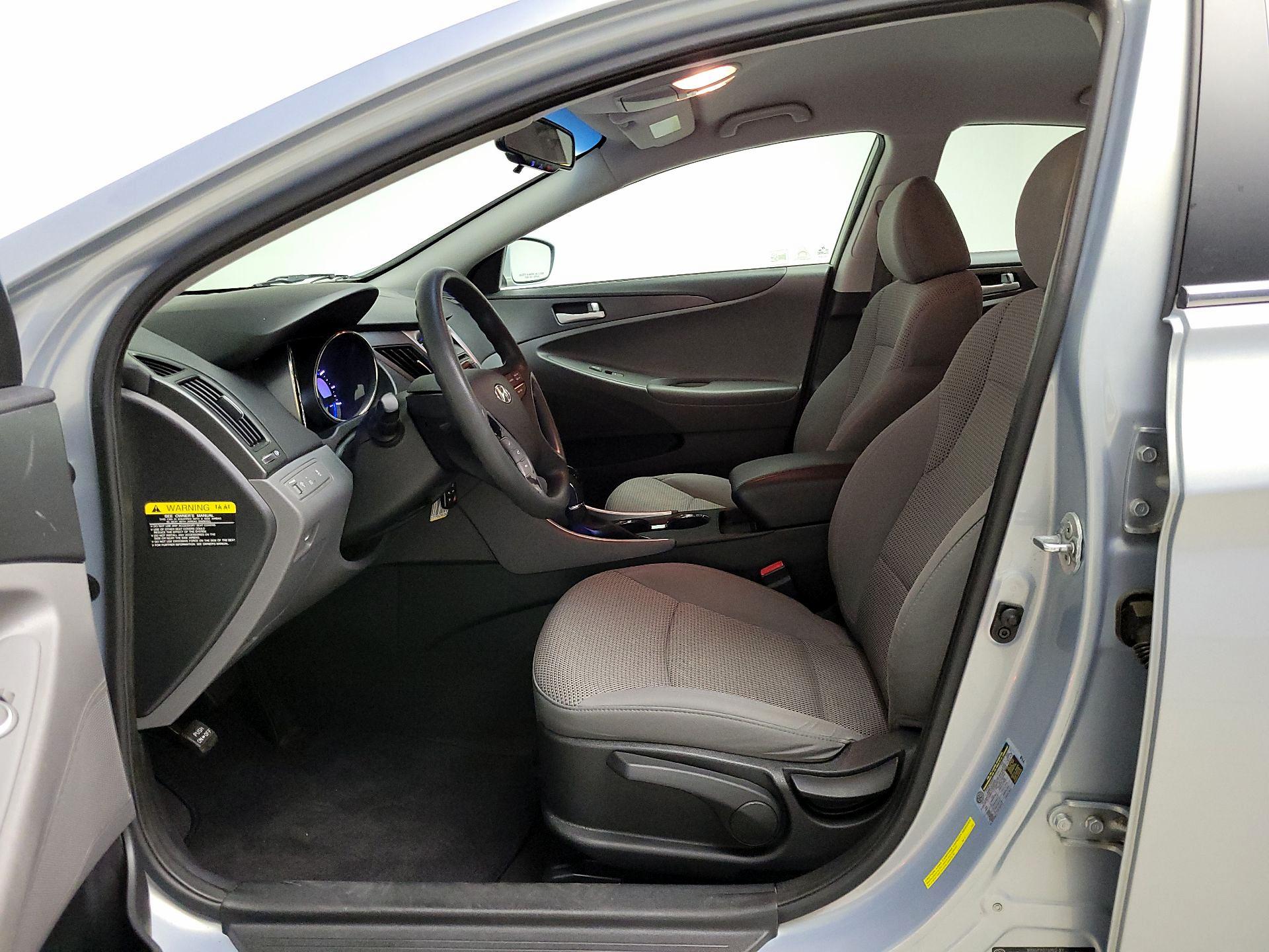 Thumbnail: 2013 Hyundai Sonata - 11