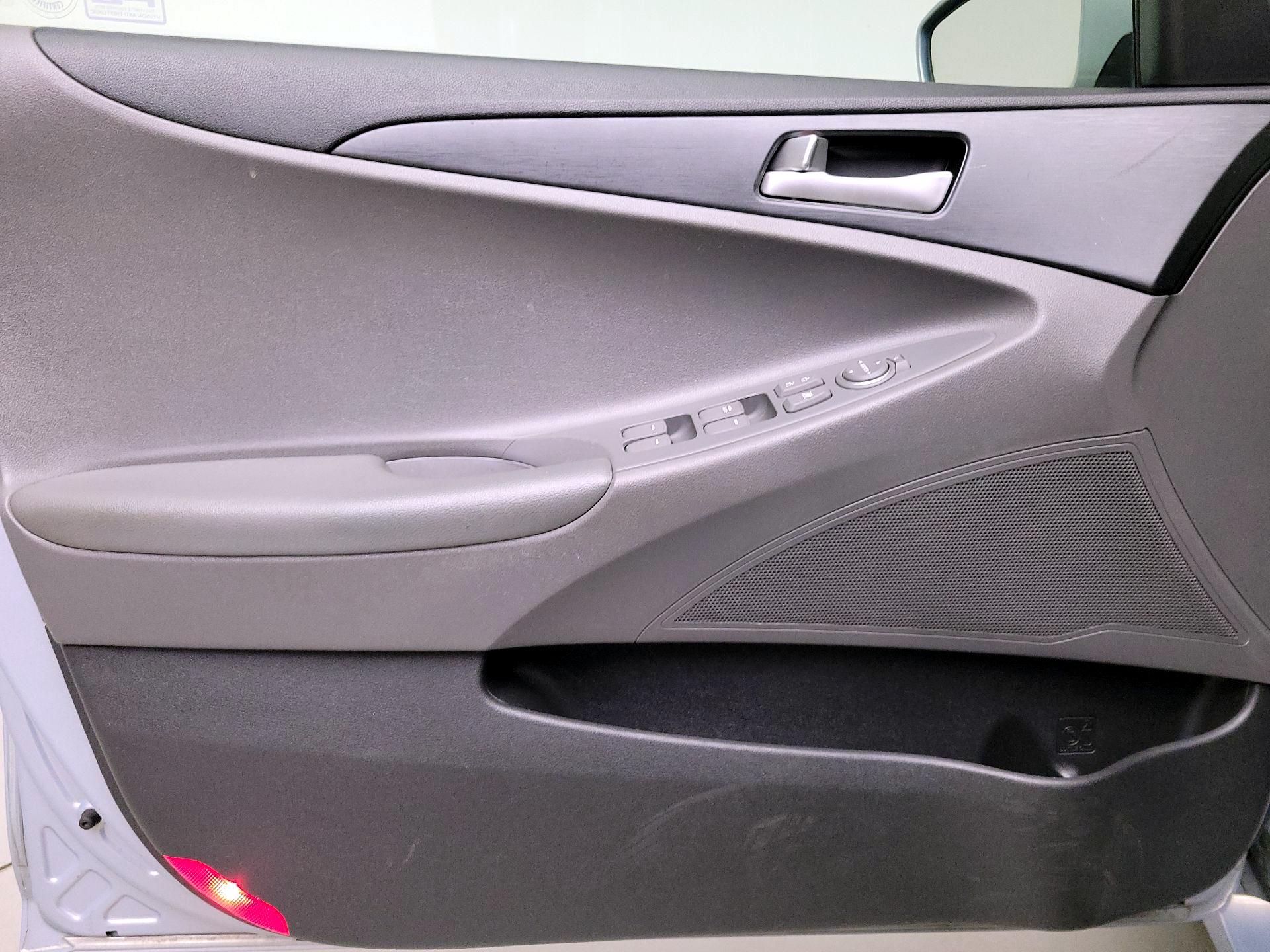 Thumbnail: 2013 Hyundai Sonata - 12