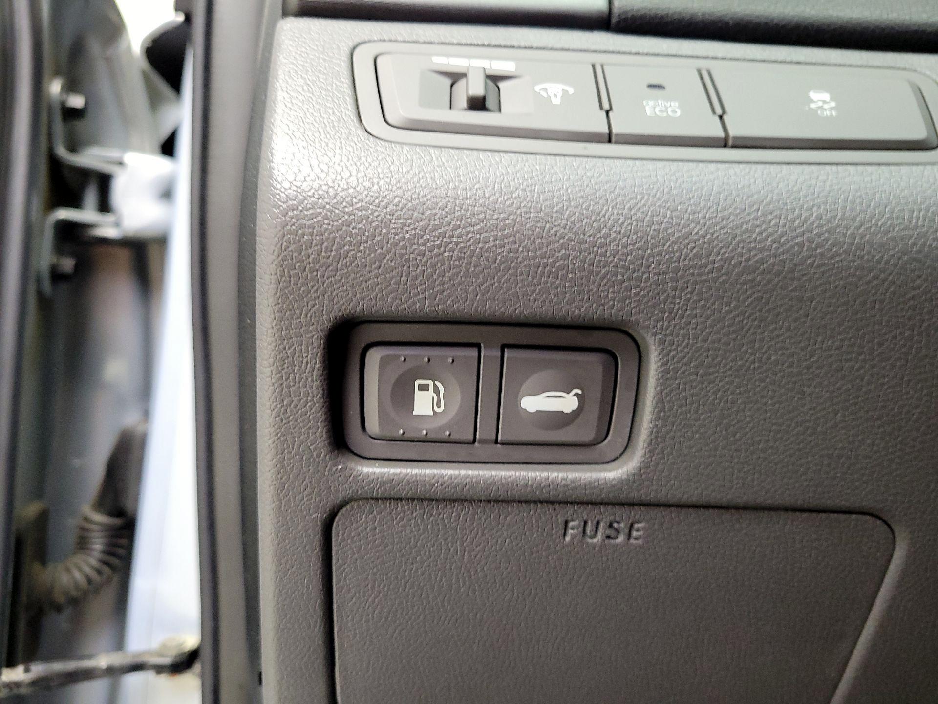 Thumbnail: 2013 Hyundai Sonata - 13