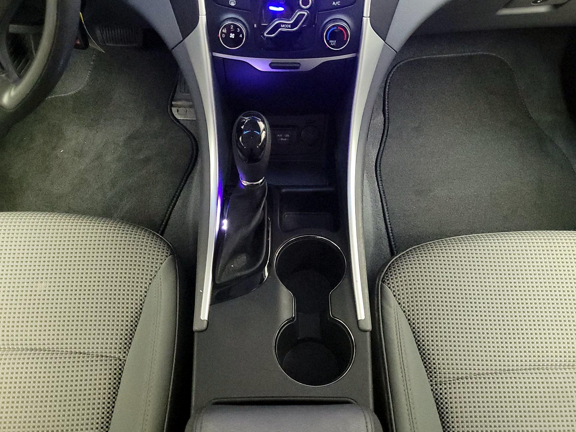 Thumbnail: 2013 Hyundai Sonata - 16