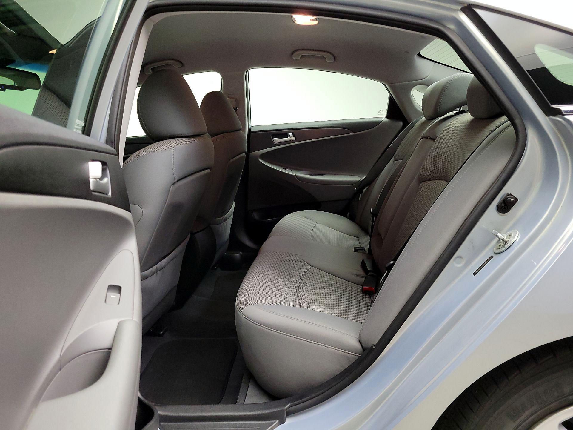 Thumbnail: 2013 Hyundai Sonata - 18