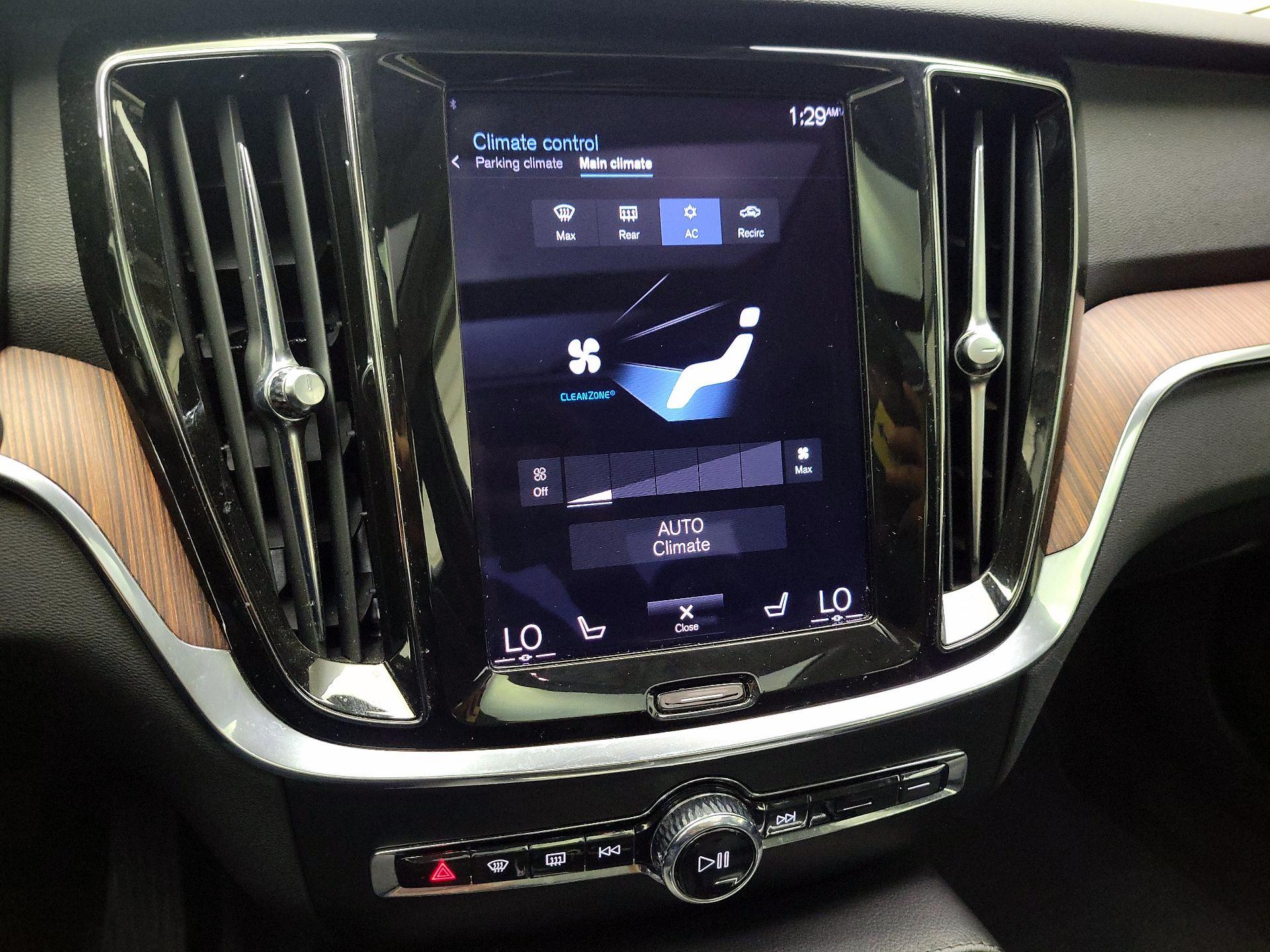 Thumbnail: 2022 Volvo S60 - 16