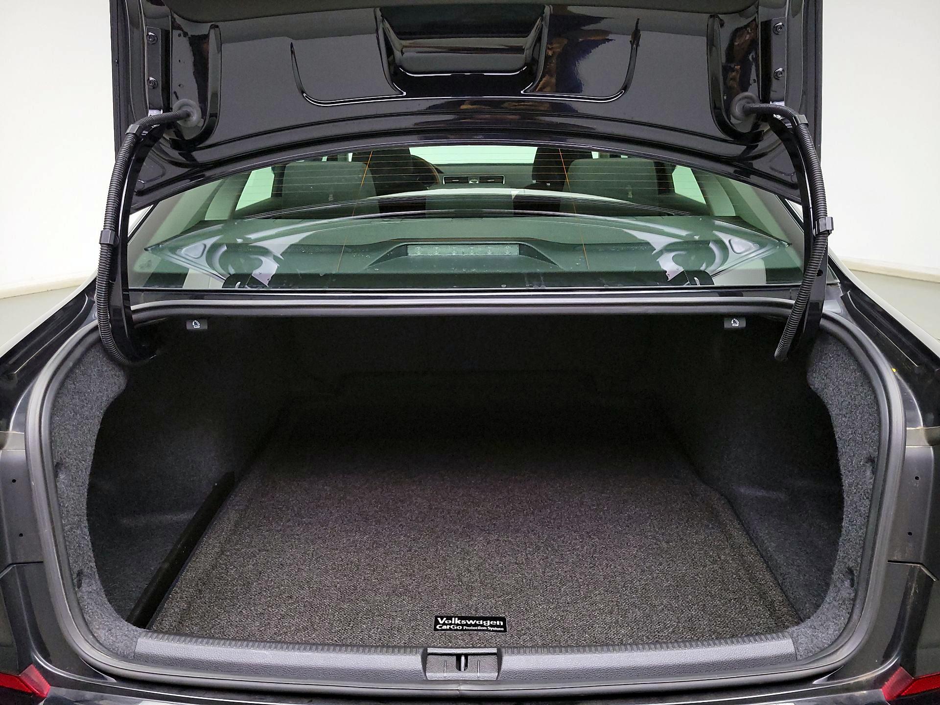 Thumbnail: 2017 Volkswagen Passat - 20