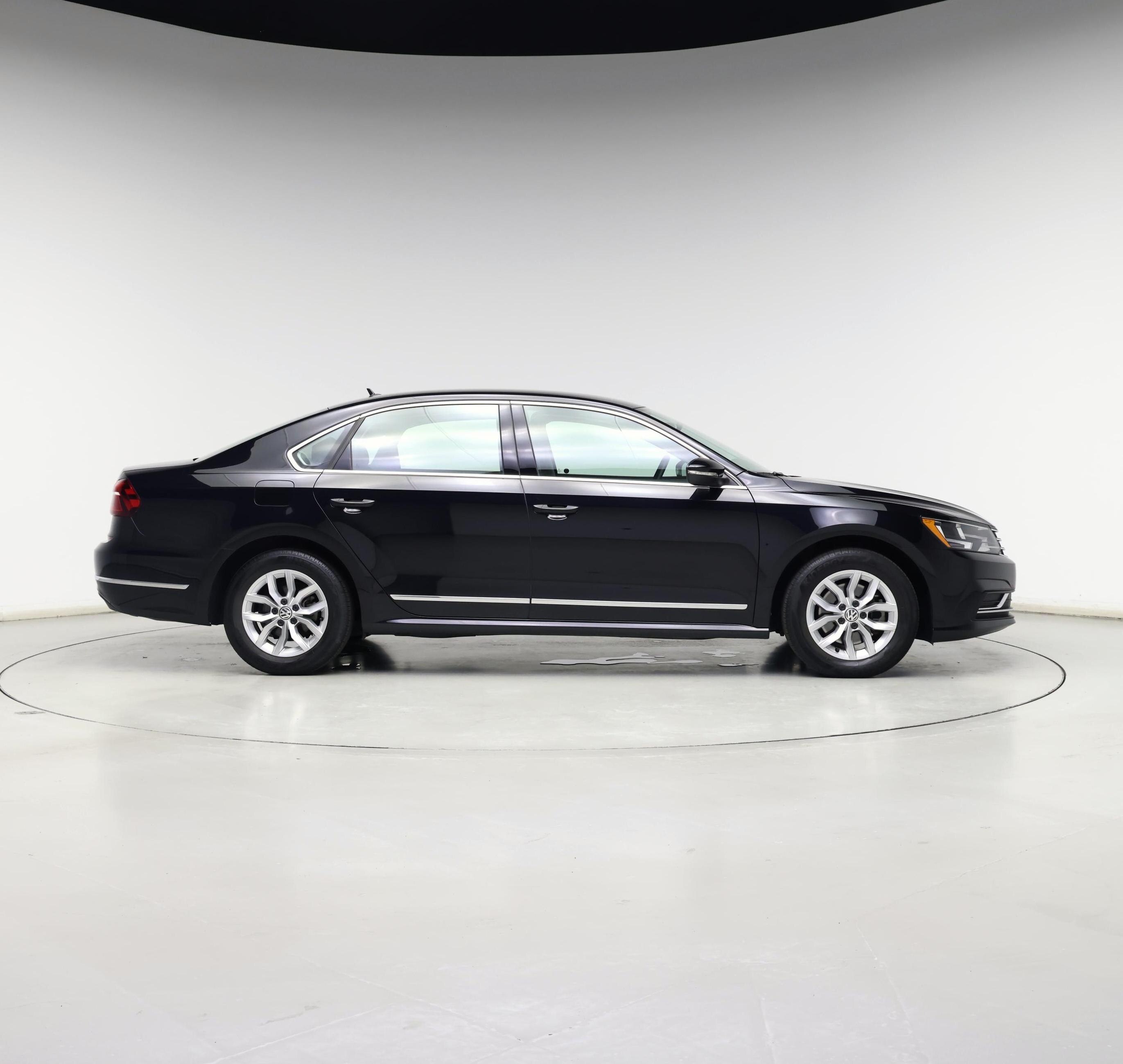 Thumbnail: 2017 Volkswagen Passat - 7