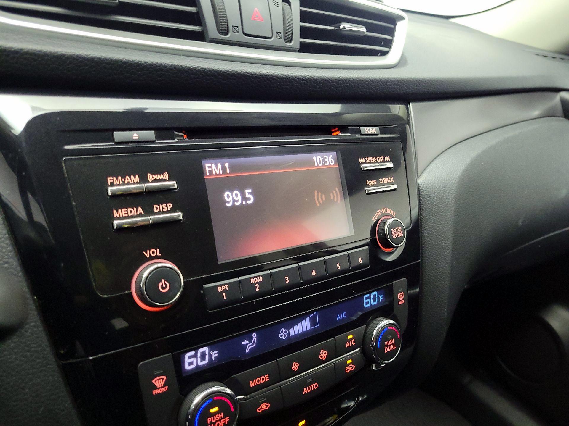 Thumbnail: 2016 Nissan Rogue - 15