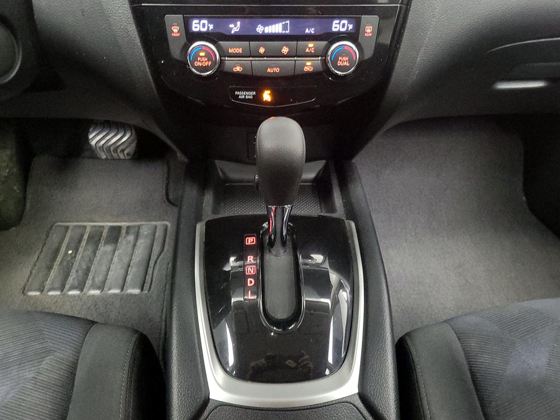 Thumbnail: 2016 Nissan Rogue - 17