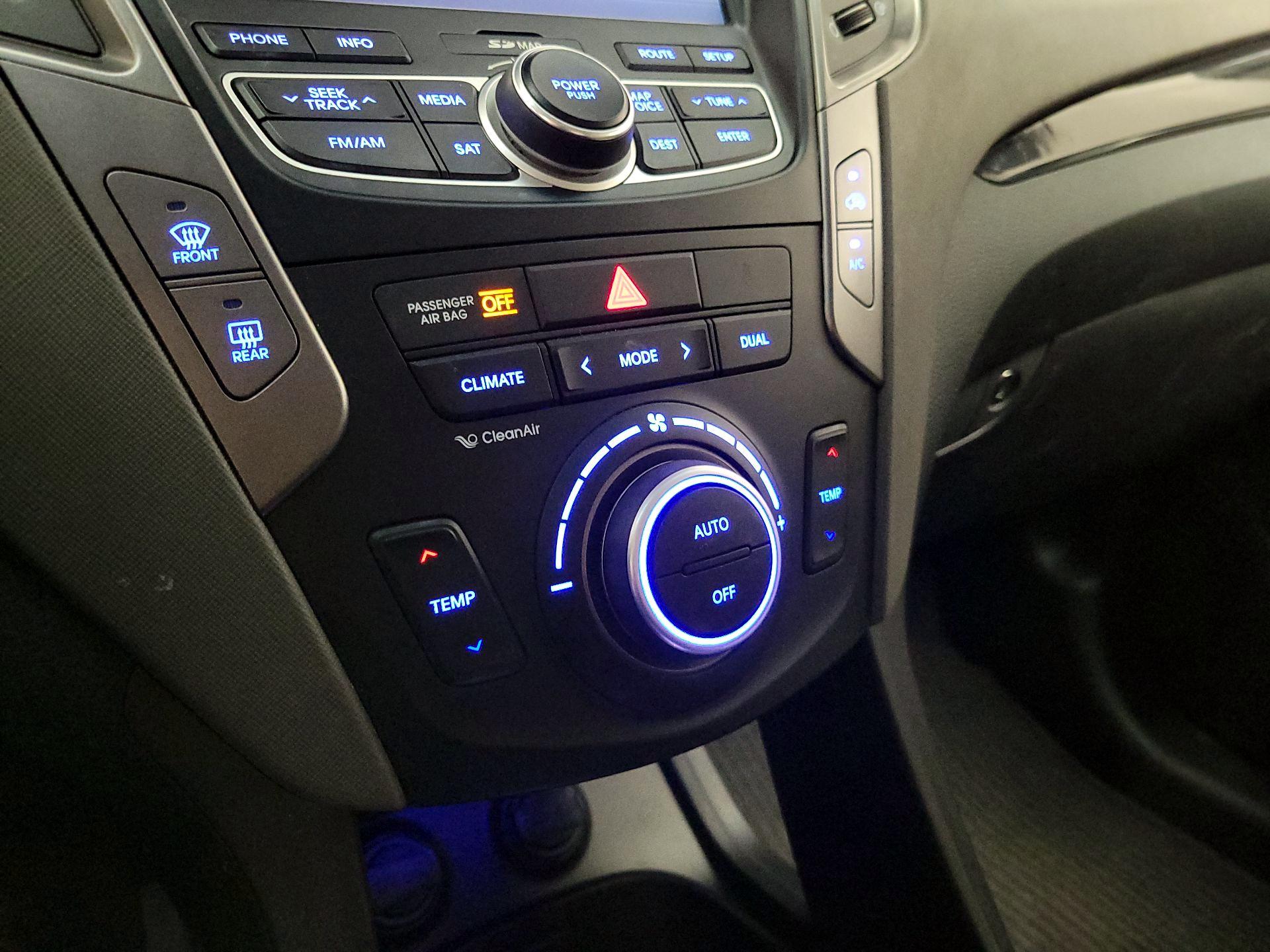 Thumbnail: 2015 Hyundai Santa Fe - 17