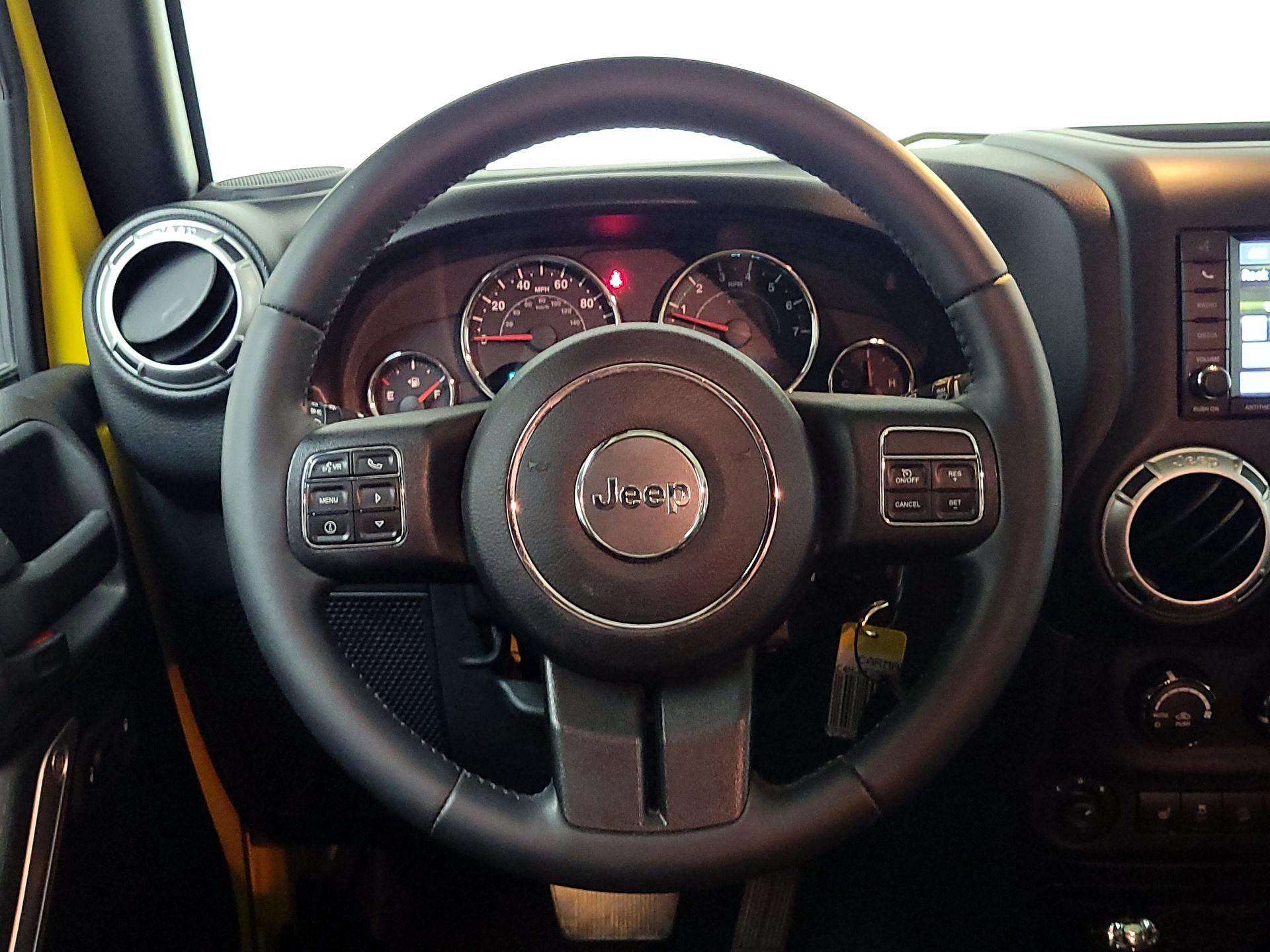 Thumbnail: 2015 Jeep Wrangler - 10