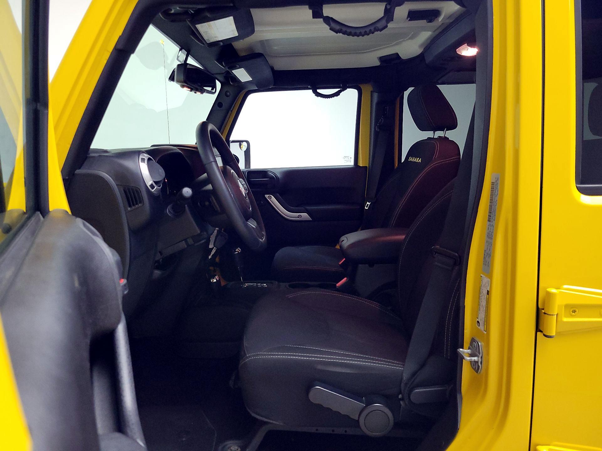 Thumbnail: 2015 Jeep Wrangler - 11