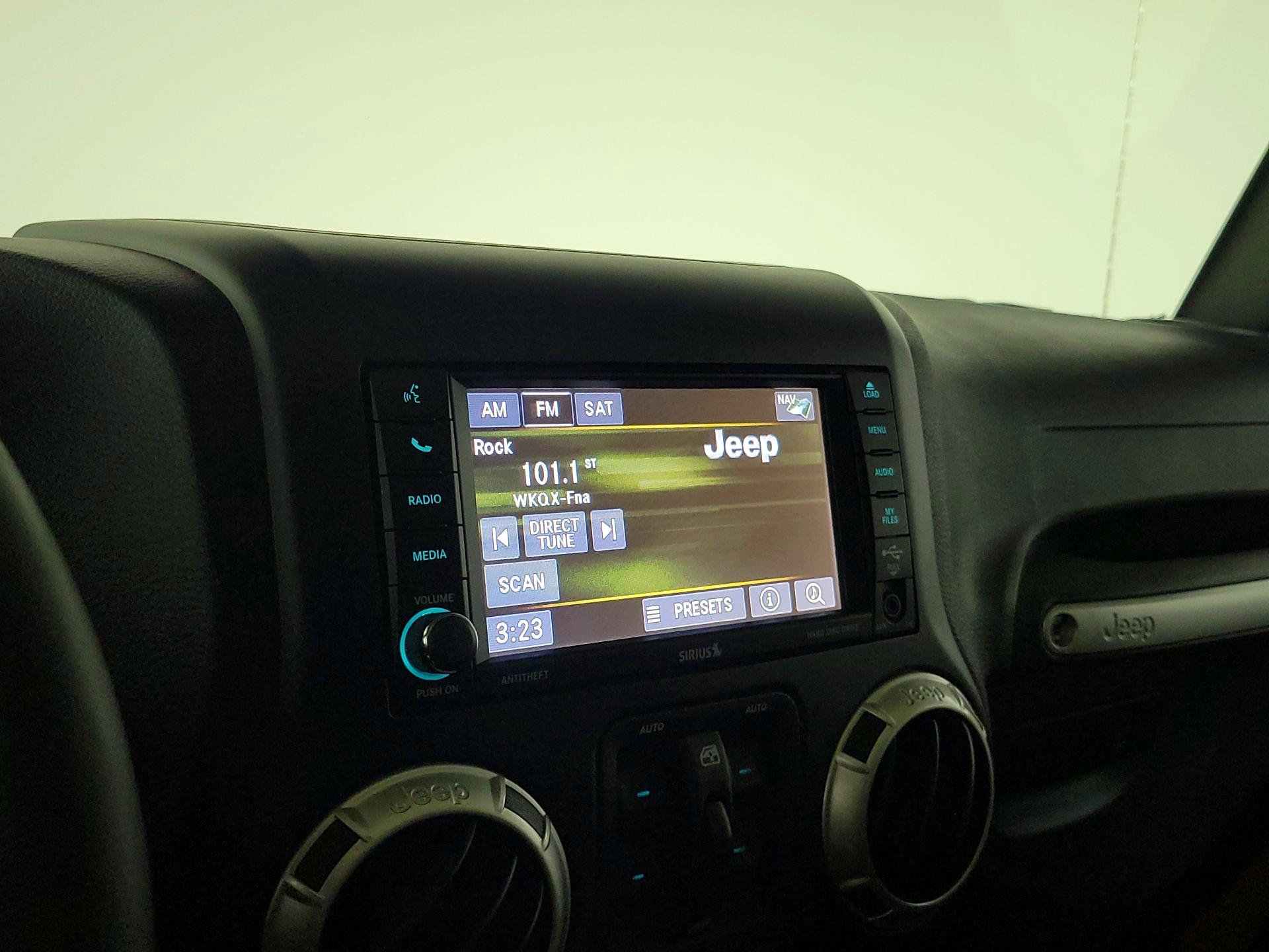 Thumbnail: 2015 Jeep Wrangler - 13