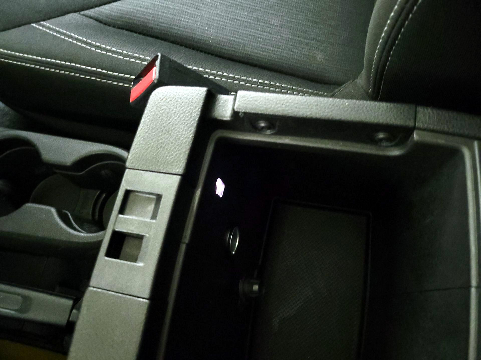 Thumbnail: 2015 Jeep Wrangler - 16