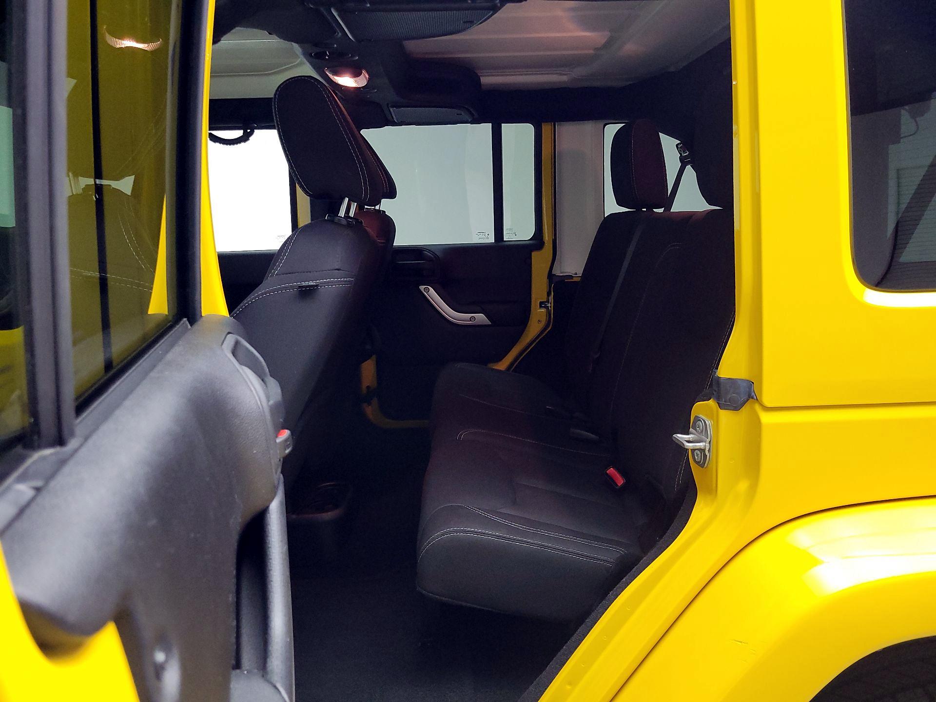 Thumbnail: 2015 Jeep Wrangler - 17