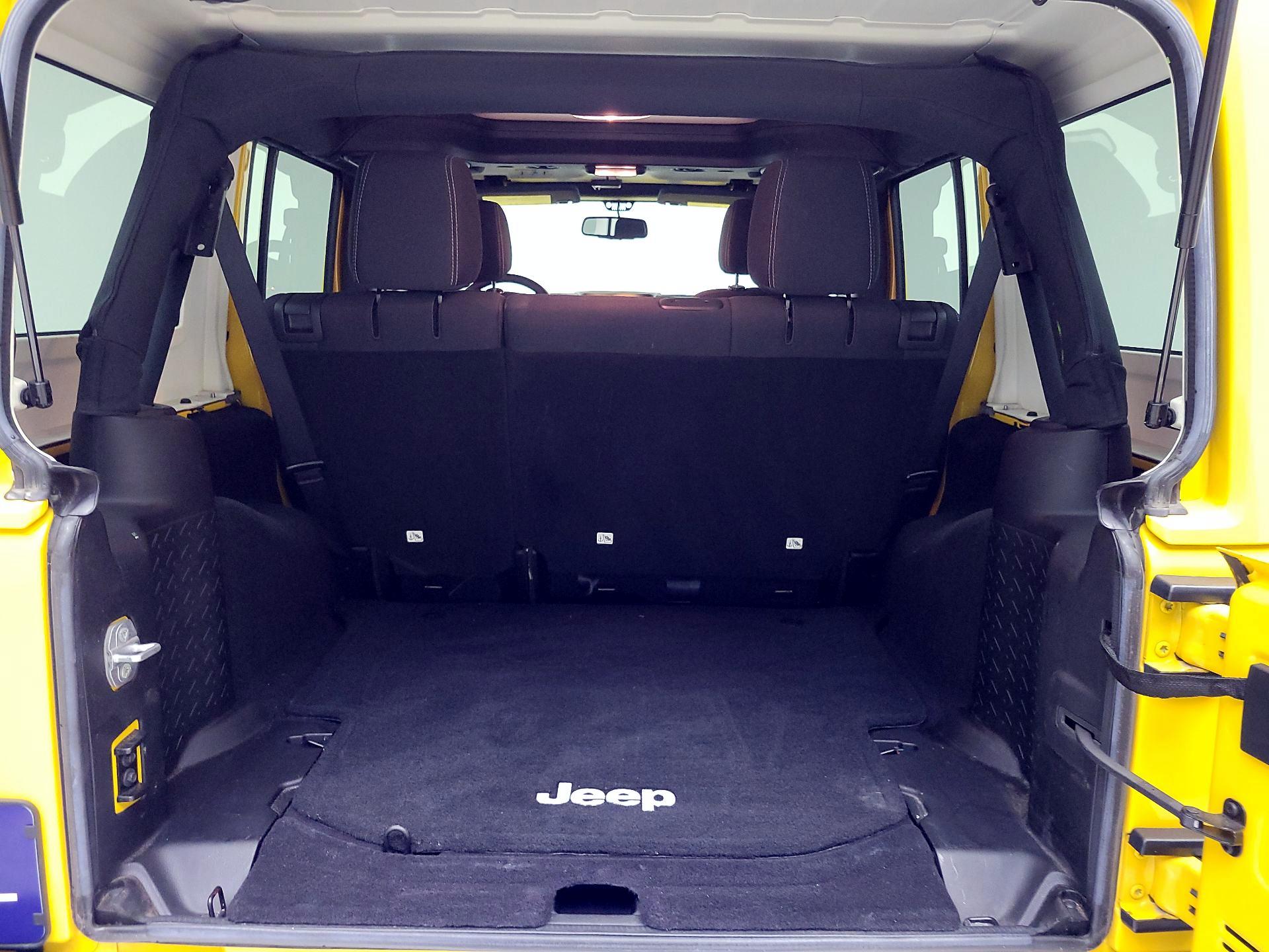Thumbnail: 2015 Jeep Wrangler - 18
