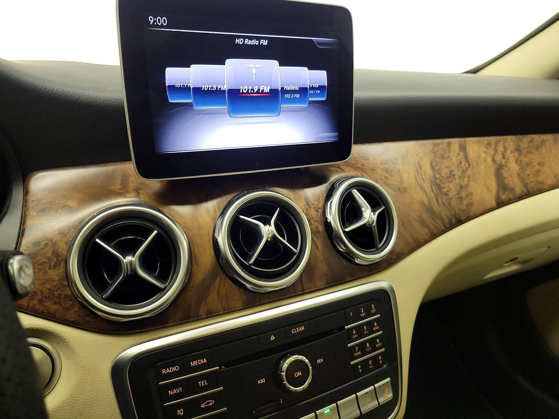 Thumbnail: 2019 Mercedes-Benz GLA - 16