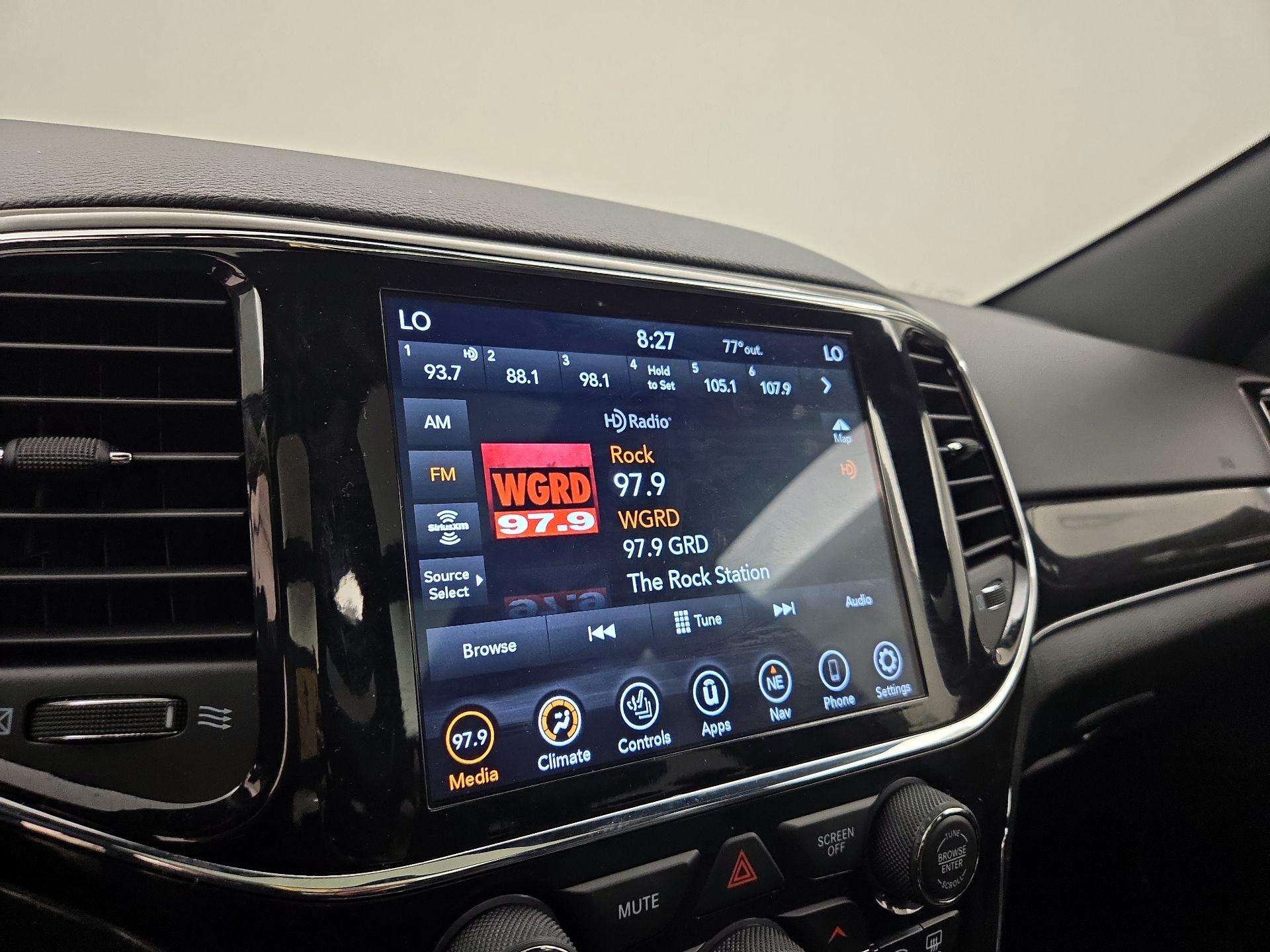 Thumbnail: 2021 Jeep Grand Cherokee - 16