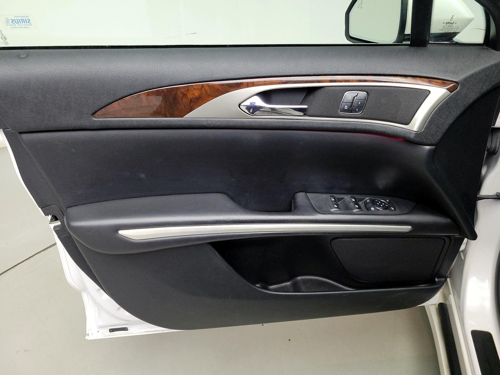 Thumbnail: 2015 Lincoln MKZ - 12