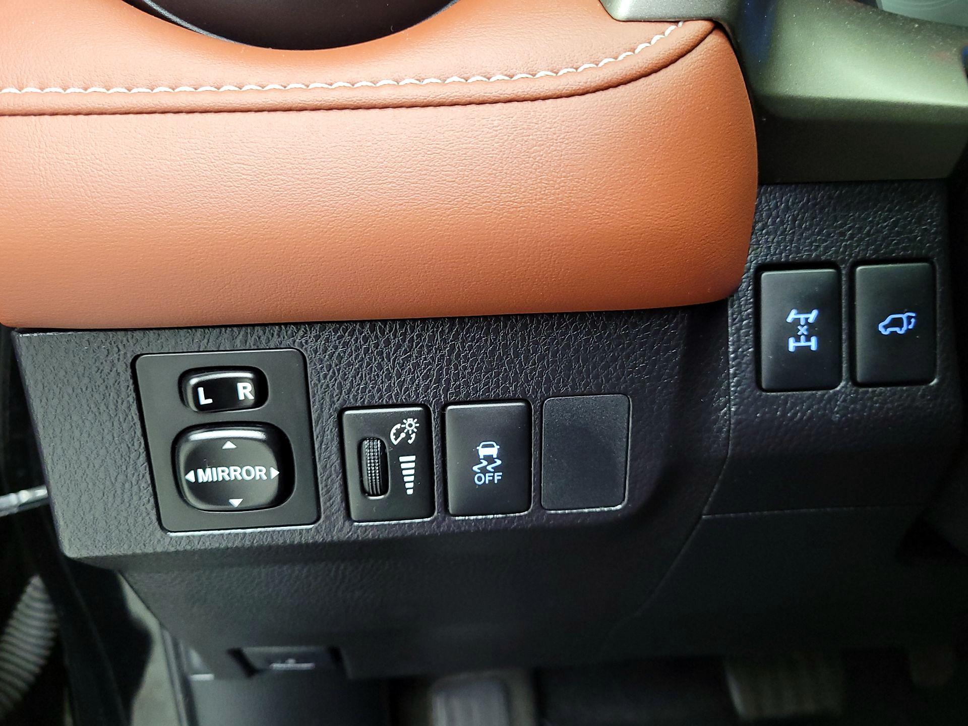 Thumbnail: 2015 Toyota RAV4 - 13