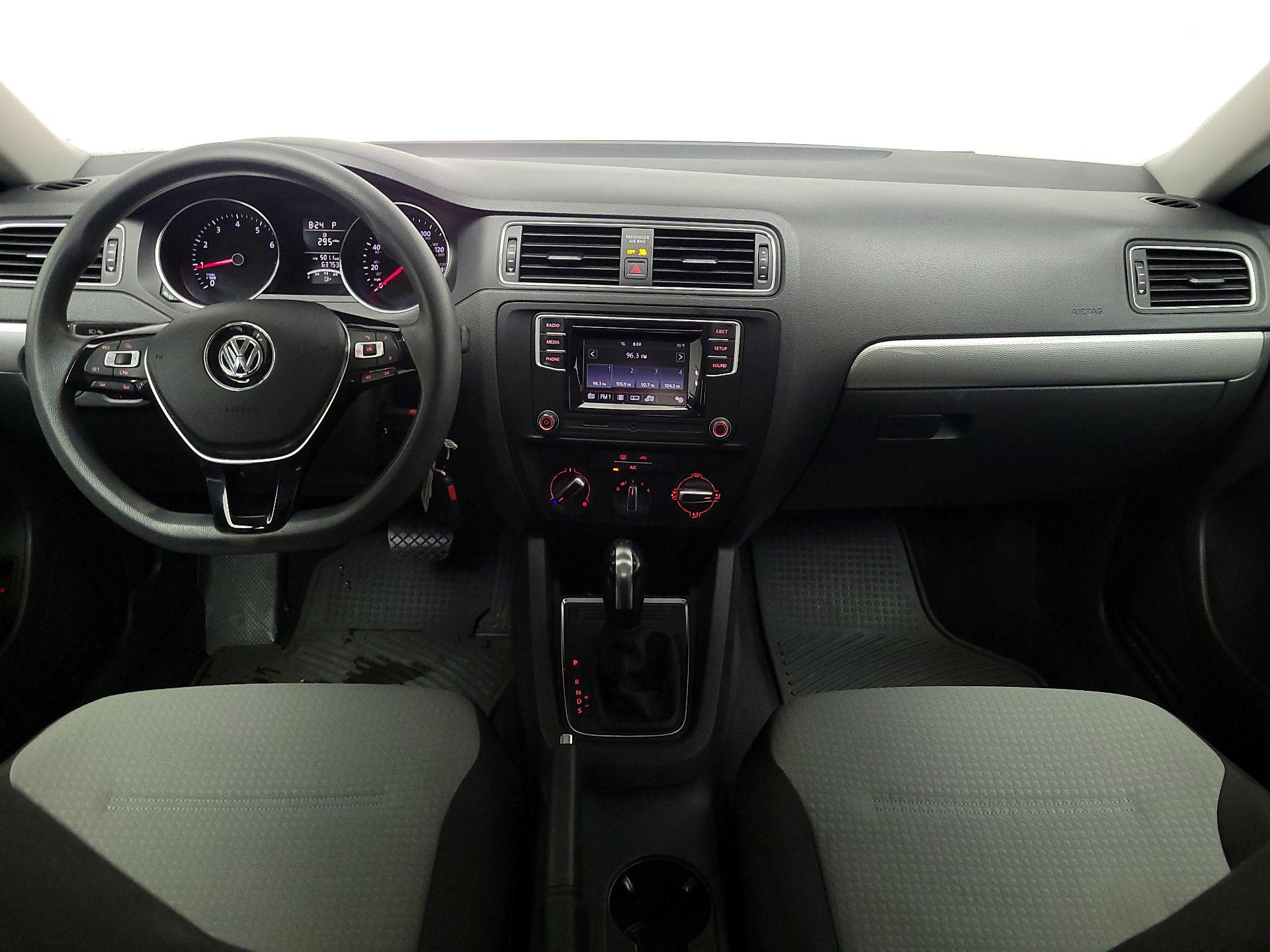 Thumbnail: 2017 Volkswagen Jetta - 9