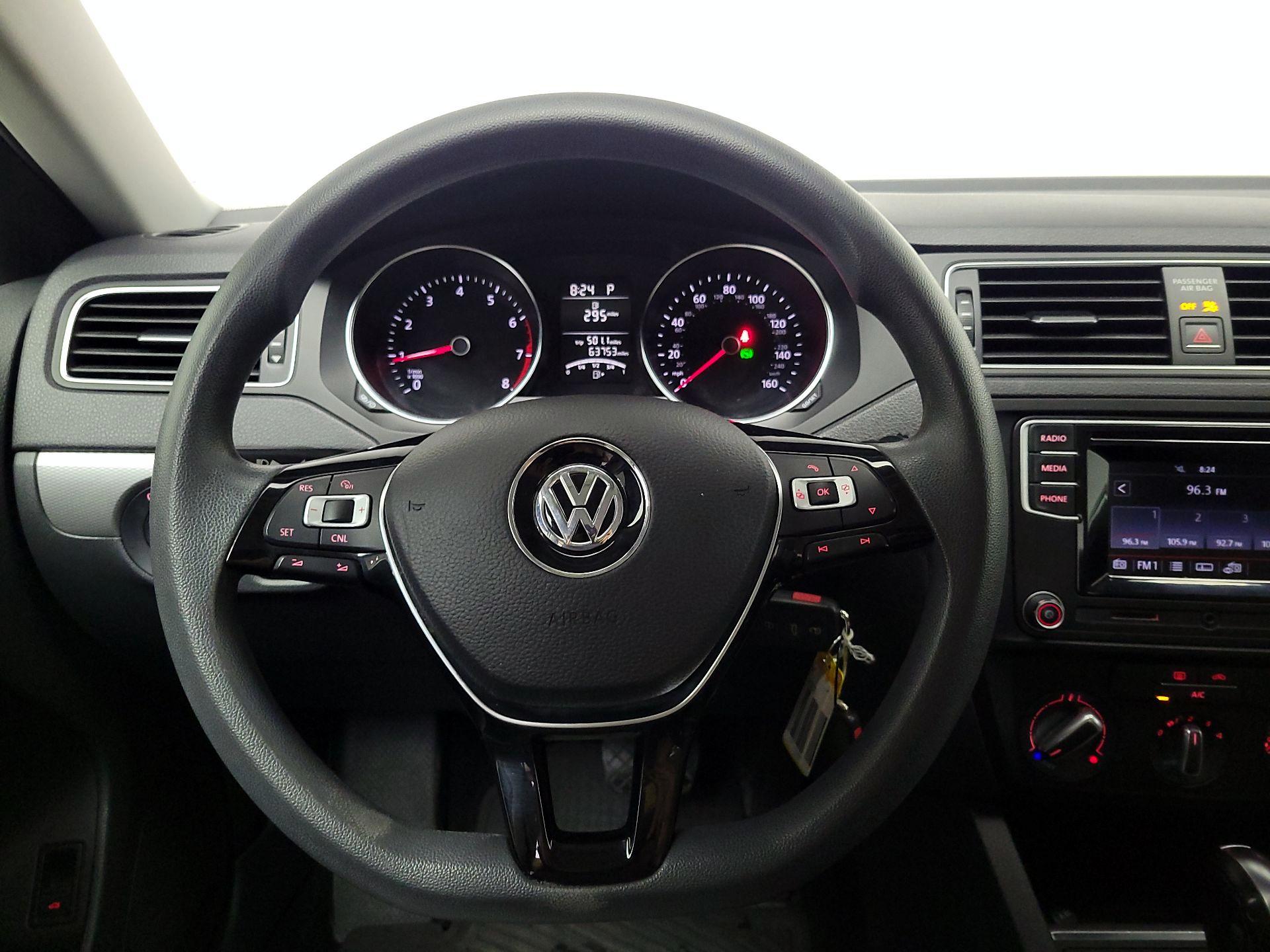 Thumbnail: 2017 Volkswagen Jetta - 10