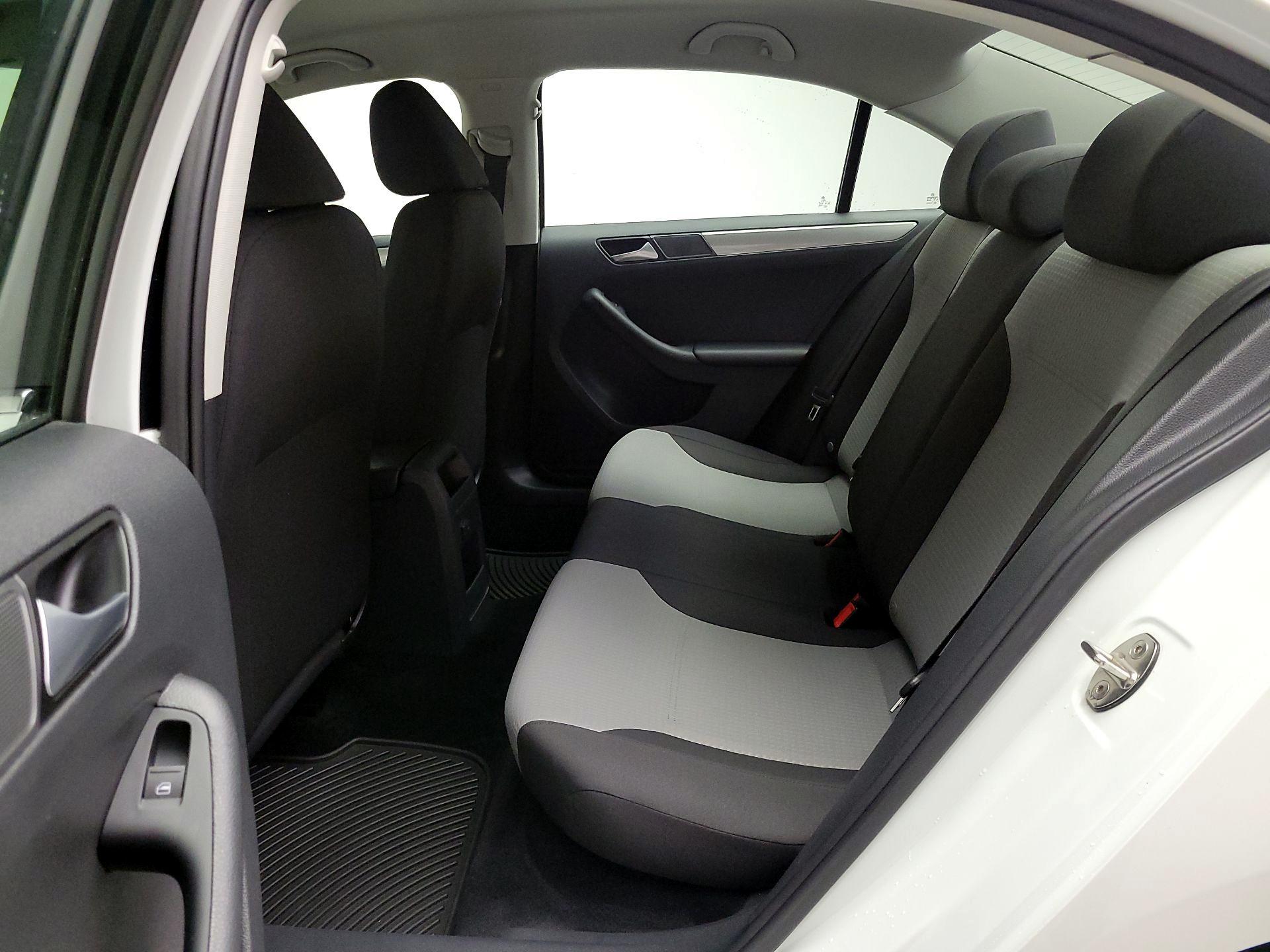 Thumbnail: 2017 Volkswagen Jetta - 19