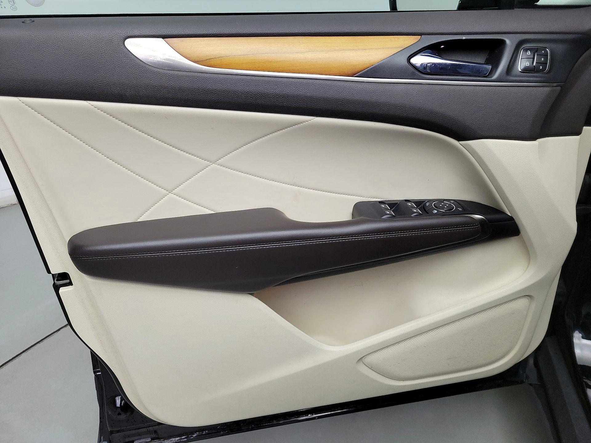 Thumbnail: 2016 Lincoln MKC - 12