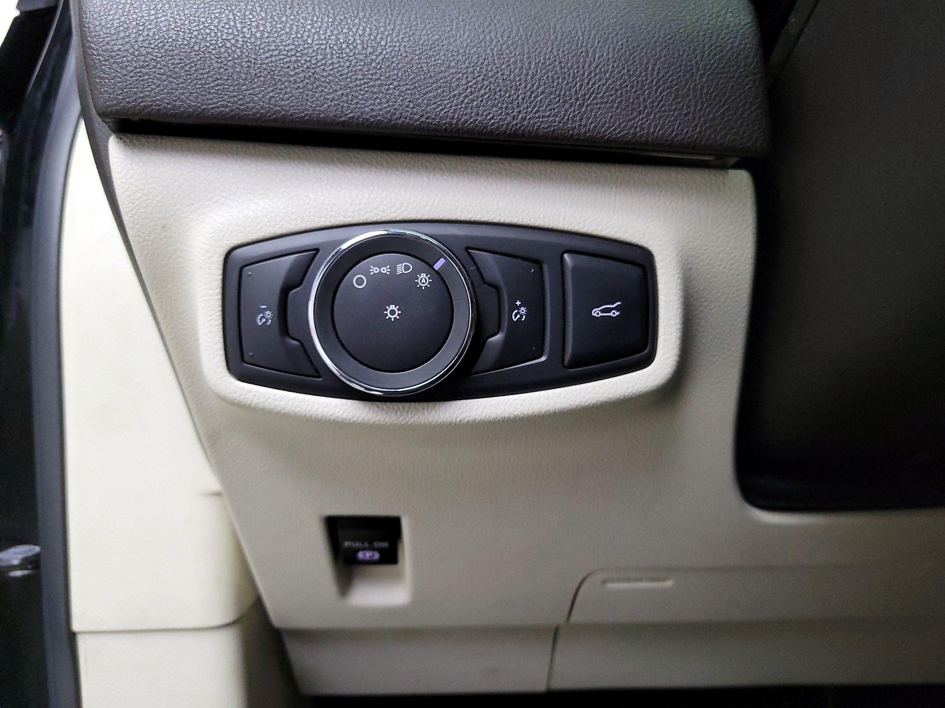 Thumbnail: 2016 Lincoln MKC - 13