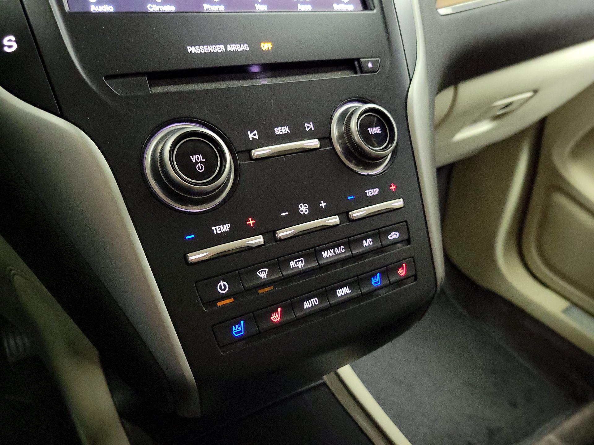 Thumbnail: 2016 Lincoln MKC - 17