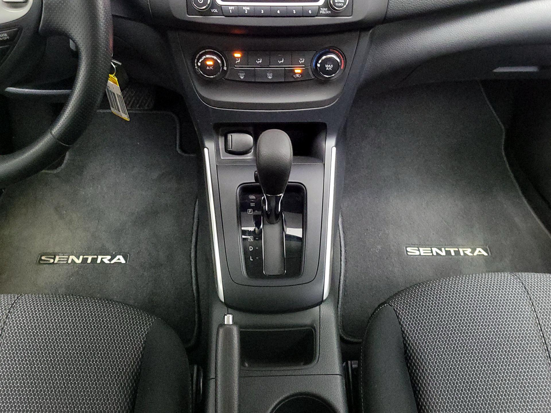 Thumbnail: 2018 Nissan Sentra - 17