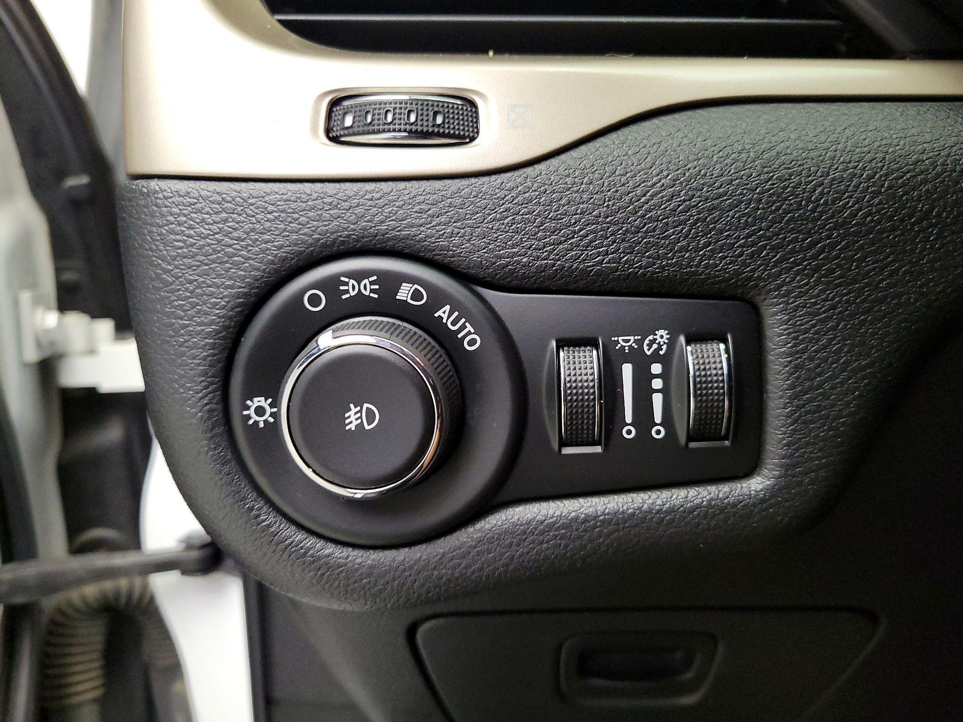 Thumbnail: 2015 Jeep Cherokee - 13