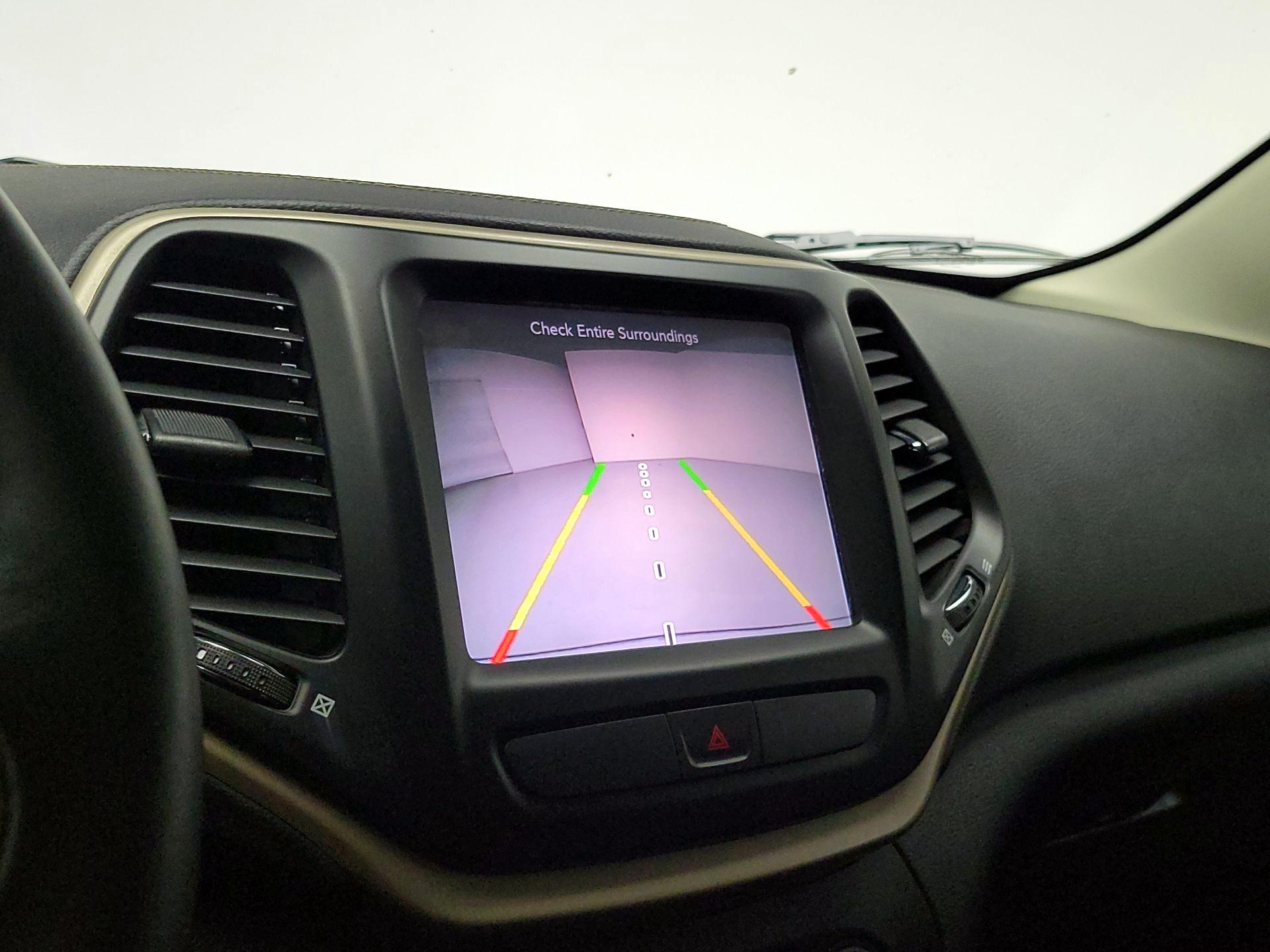 Thumbnail: 2015 Jeep Cherokee - 14