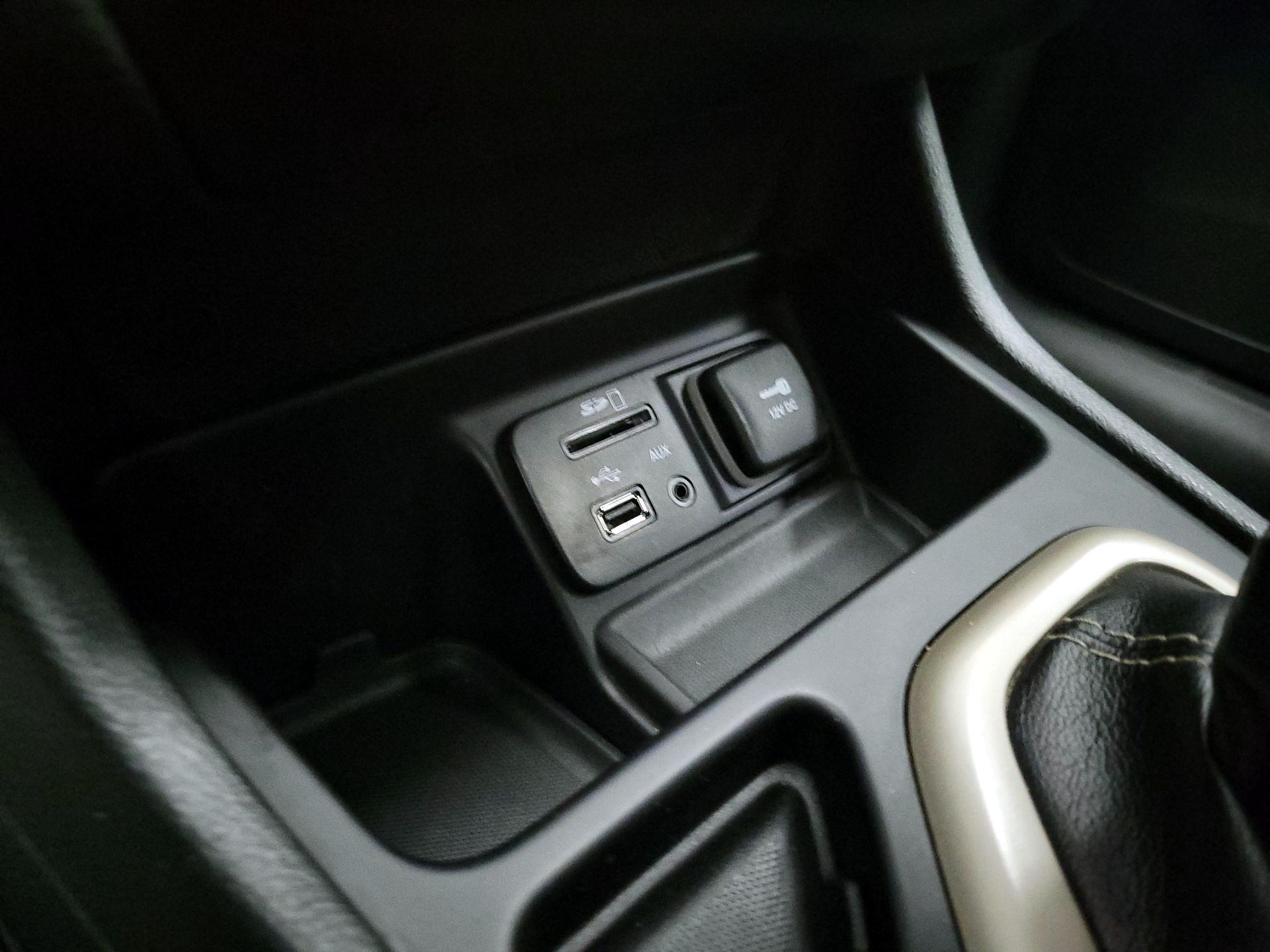 Thumbnail: 2015 Jeep Cherokee - 18