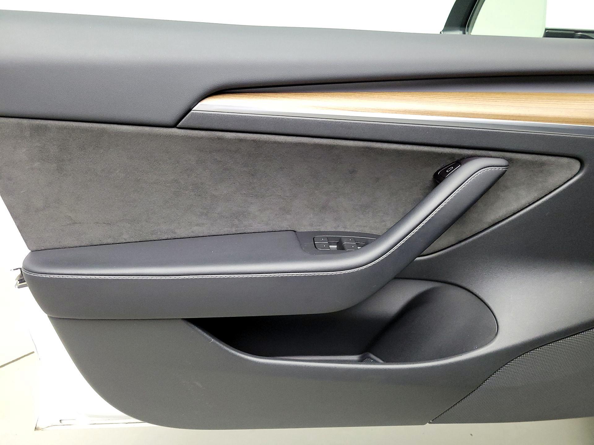 Thumbnail: 2022 Tesla Model 3 - 12