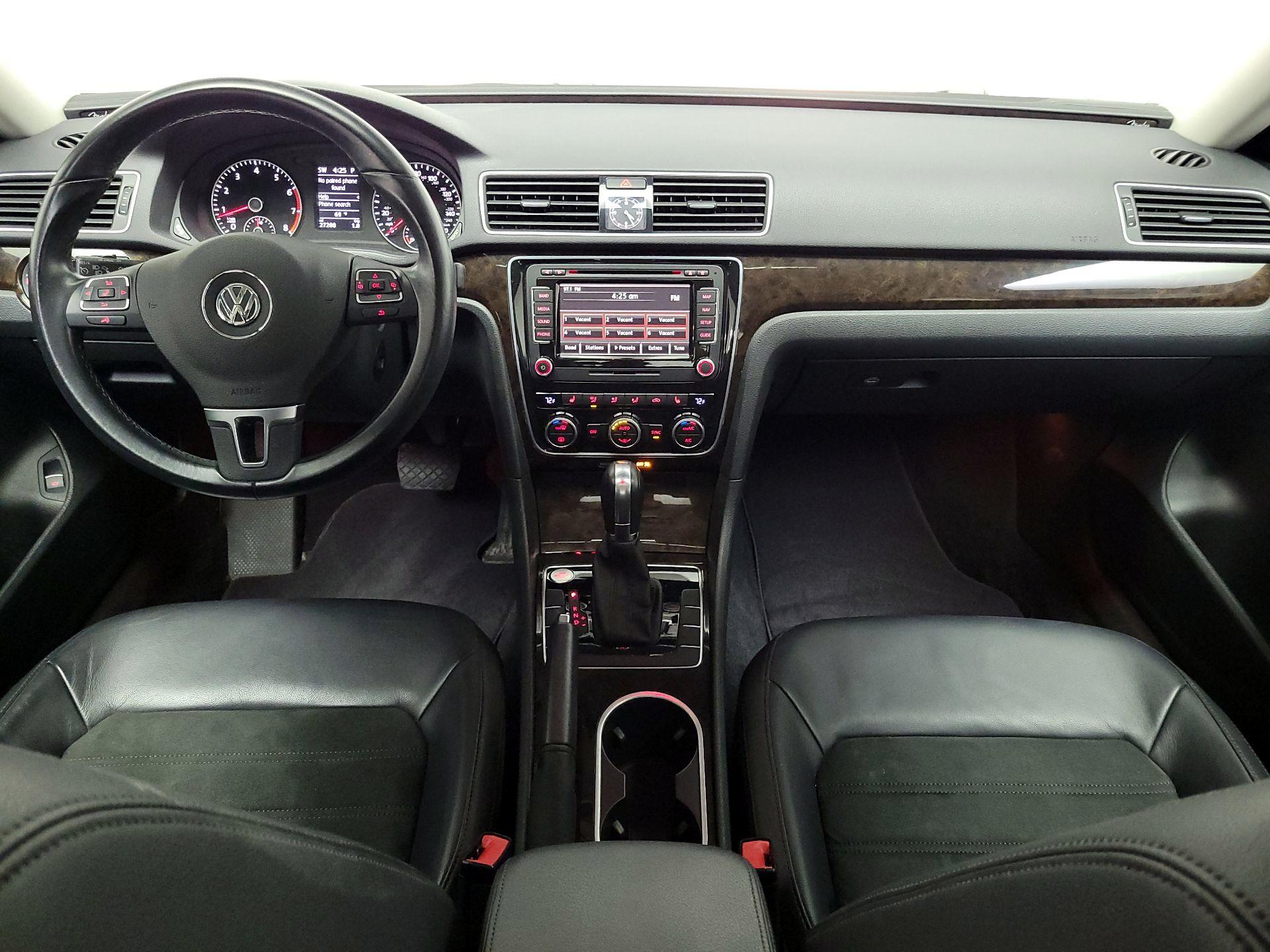 Thumbnail: 2015 Volkswagen Passat - 9