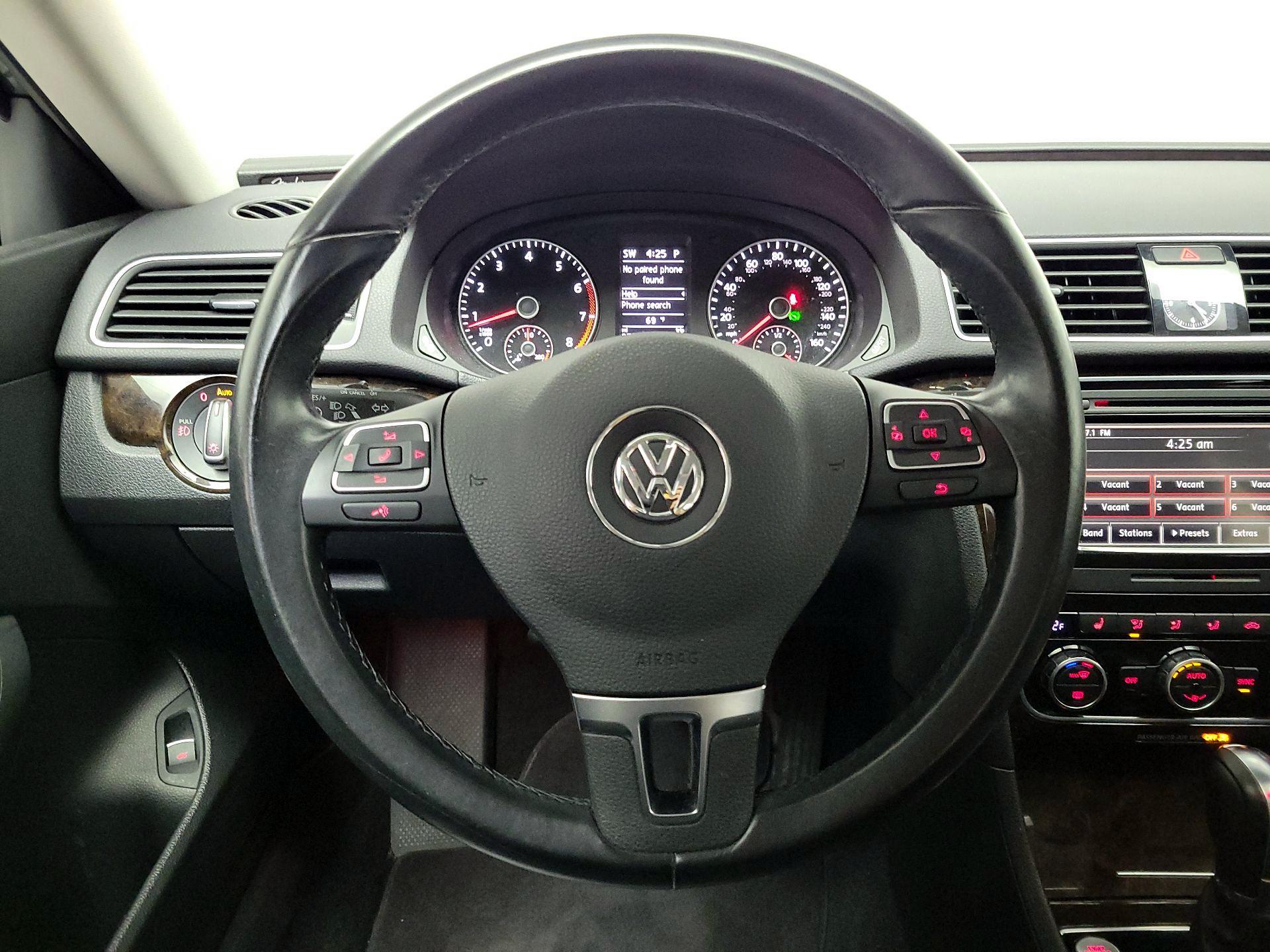 Thumbnail: 2015 Volkswagen Passat - 10