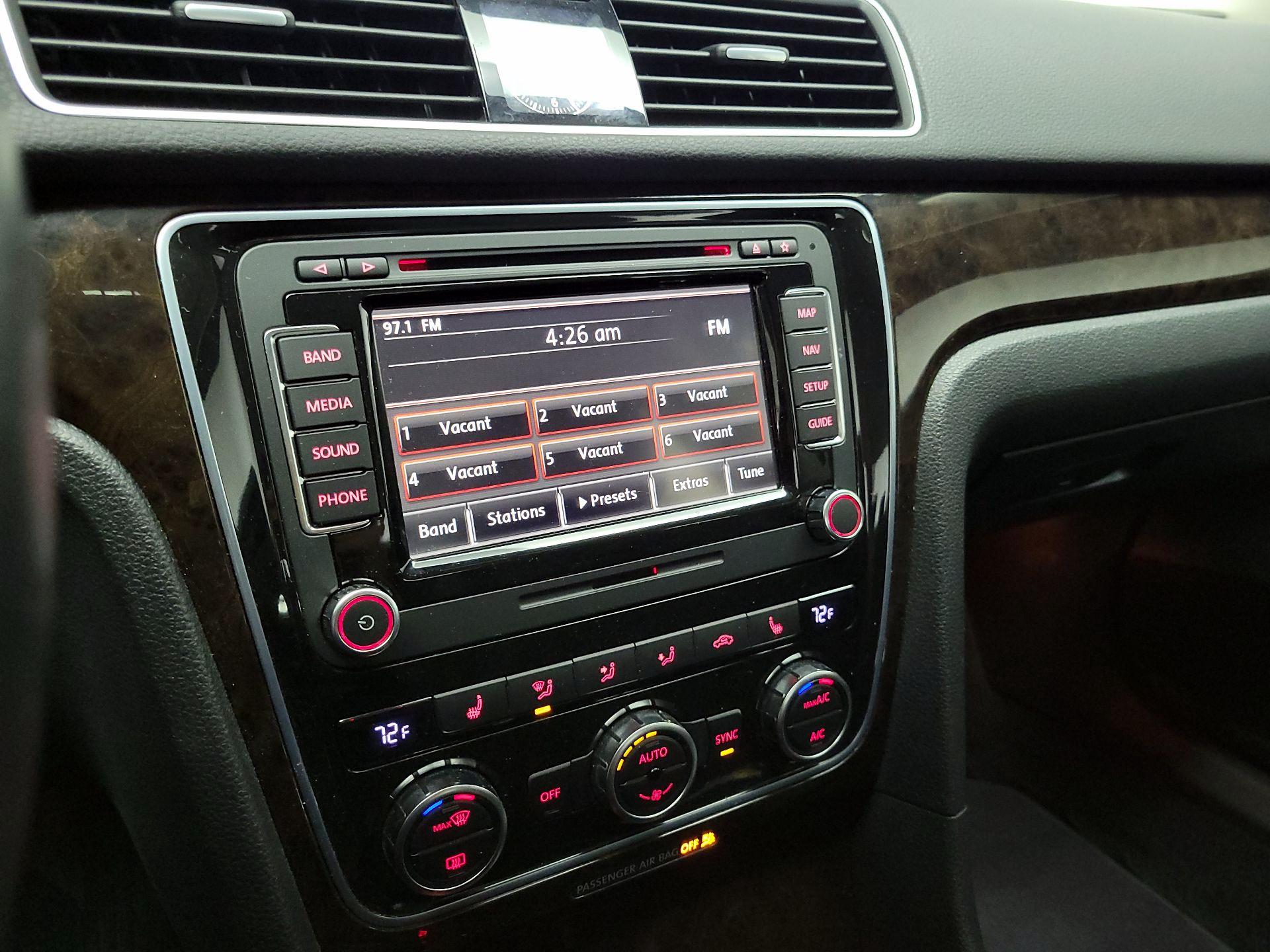 Thumbnail: 2015 Volkswagen Passat - 16