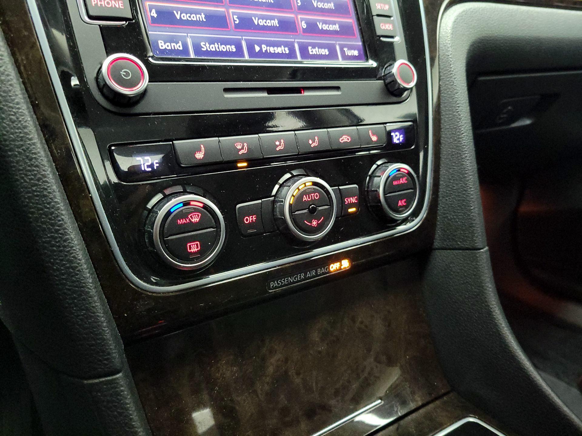 Thumbnail: 2015 Volkswagen Passat - 17