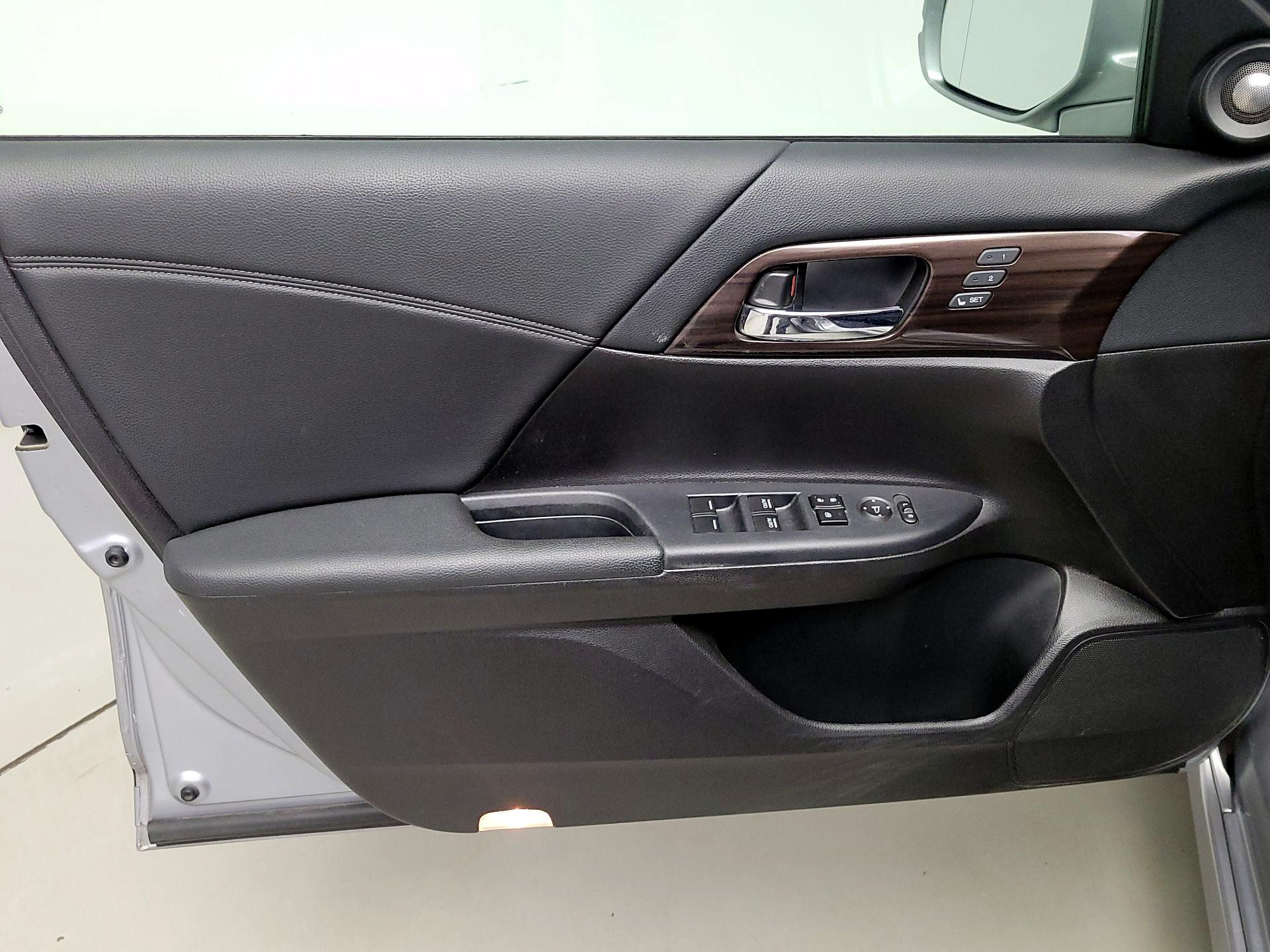 Thumbnail: 2016 Honda Accord - 12