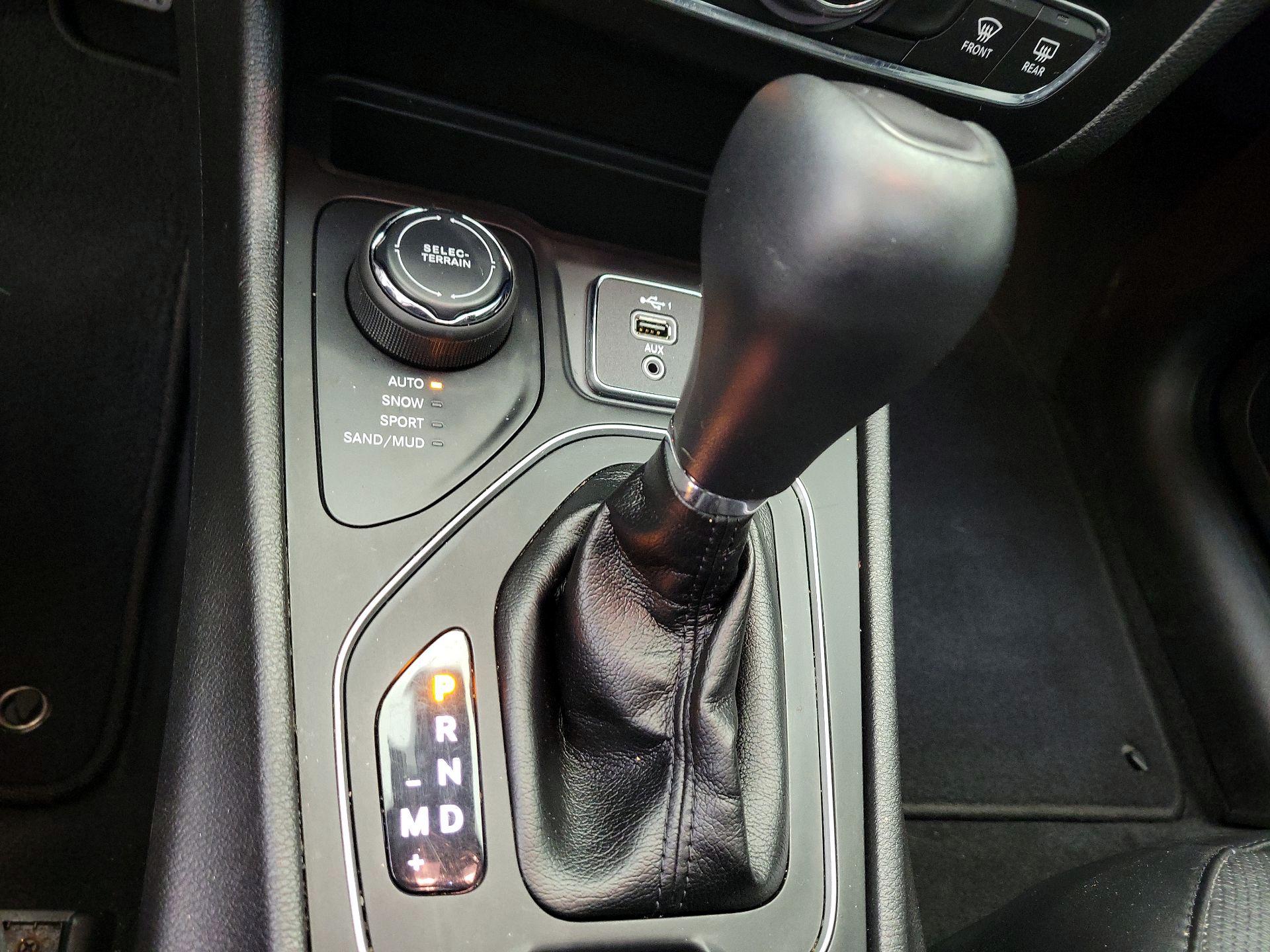 Thumbnail: 2021 Jeep Cherokee - 16