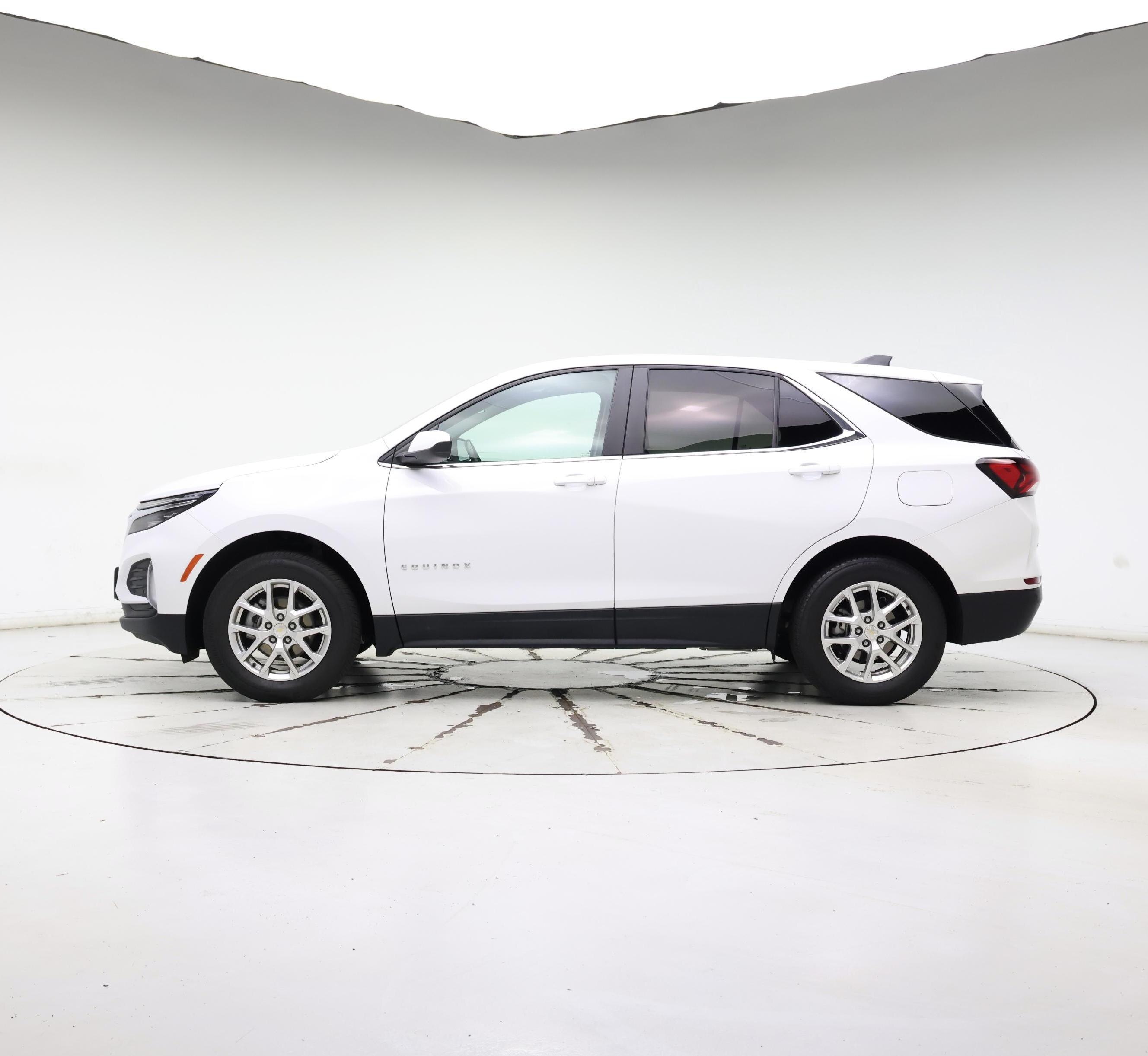Thumbnail: 2022 Chevrolet Equinox - 3
