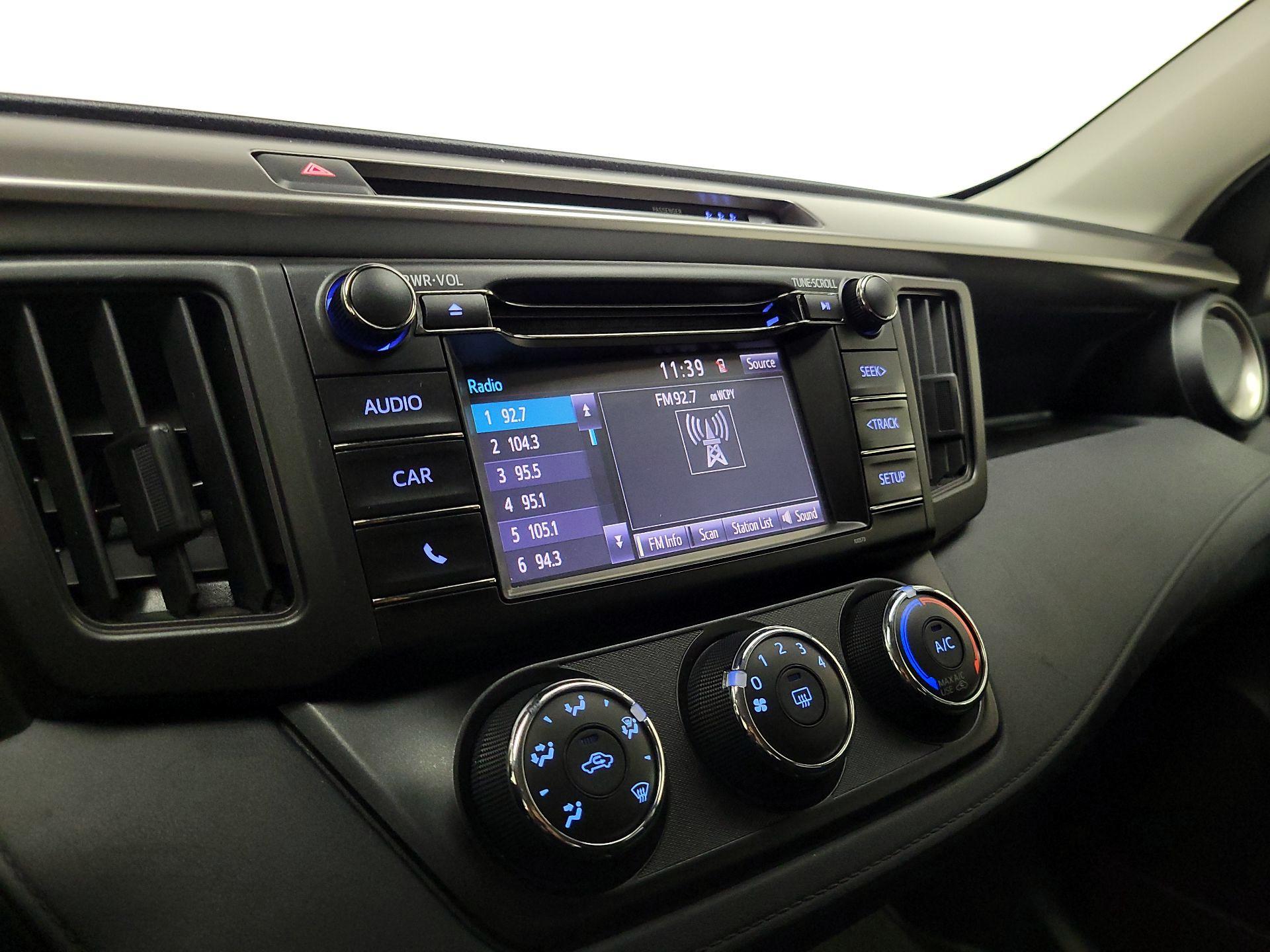 Thumbnail: 2018 Toyota RAV4 - 15