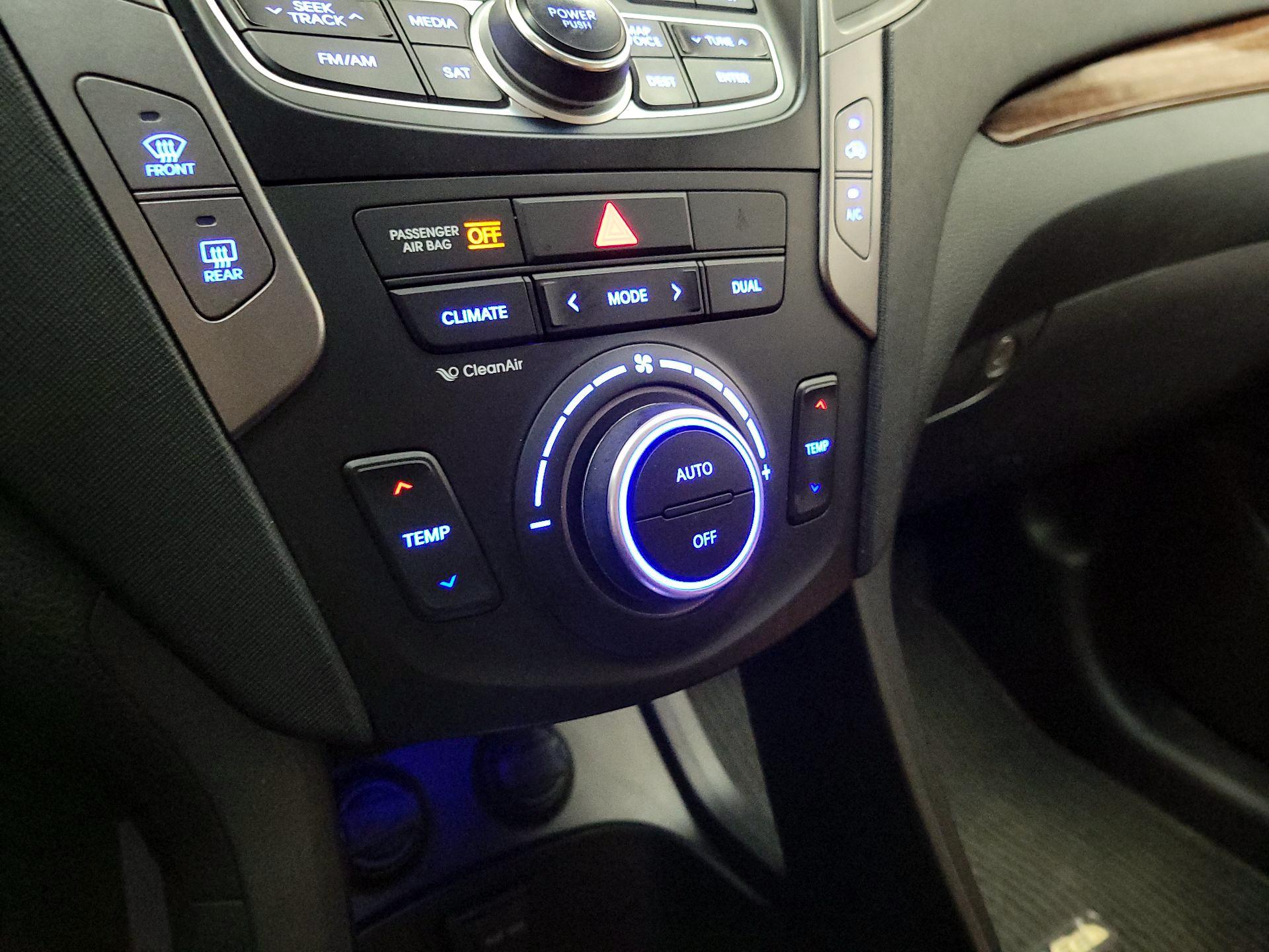 Thumbnail: 2015 Hyundai Santa Fe - 17
