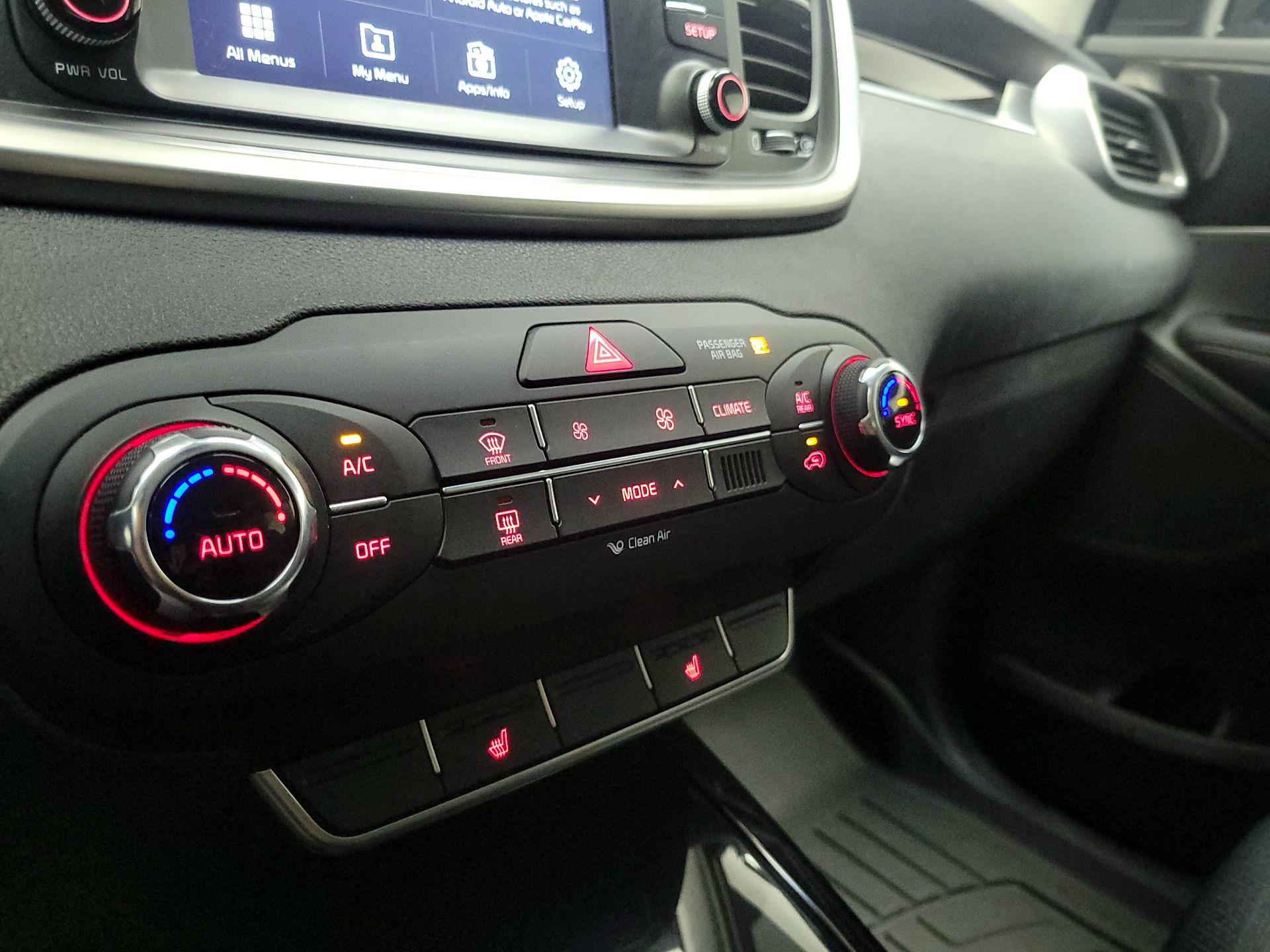 Thumbnail: 2017 Kia Sorento - 16