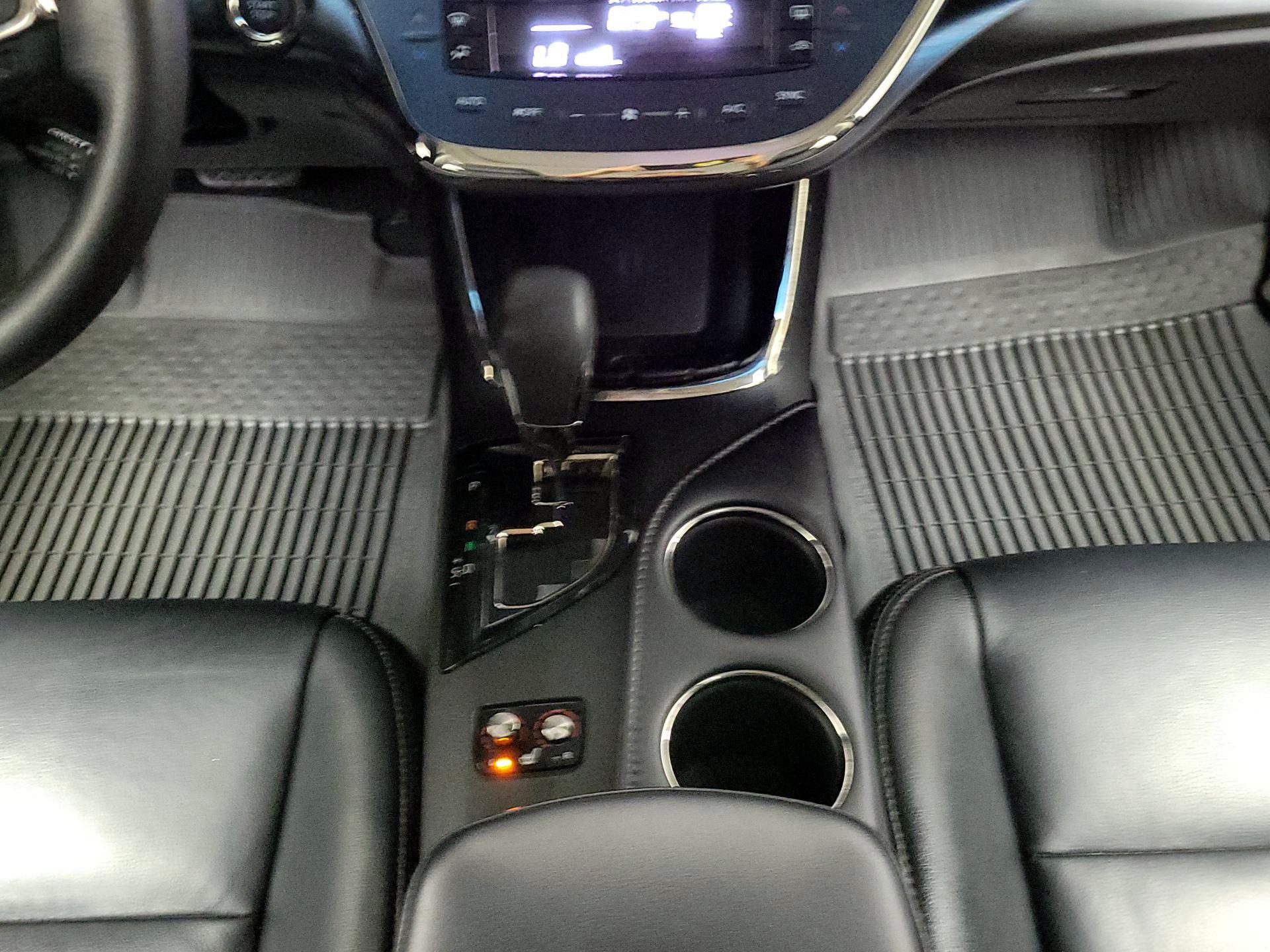 Thumbnail: 2018 Toyota Avalon - 18