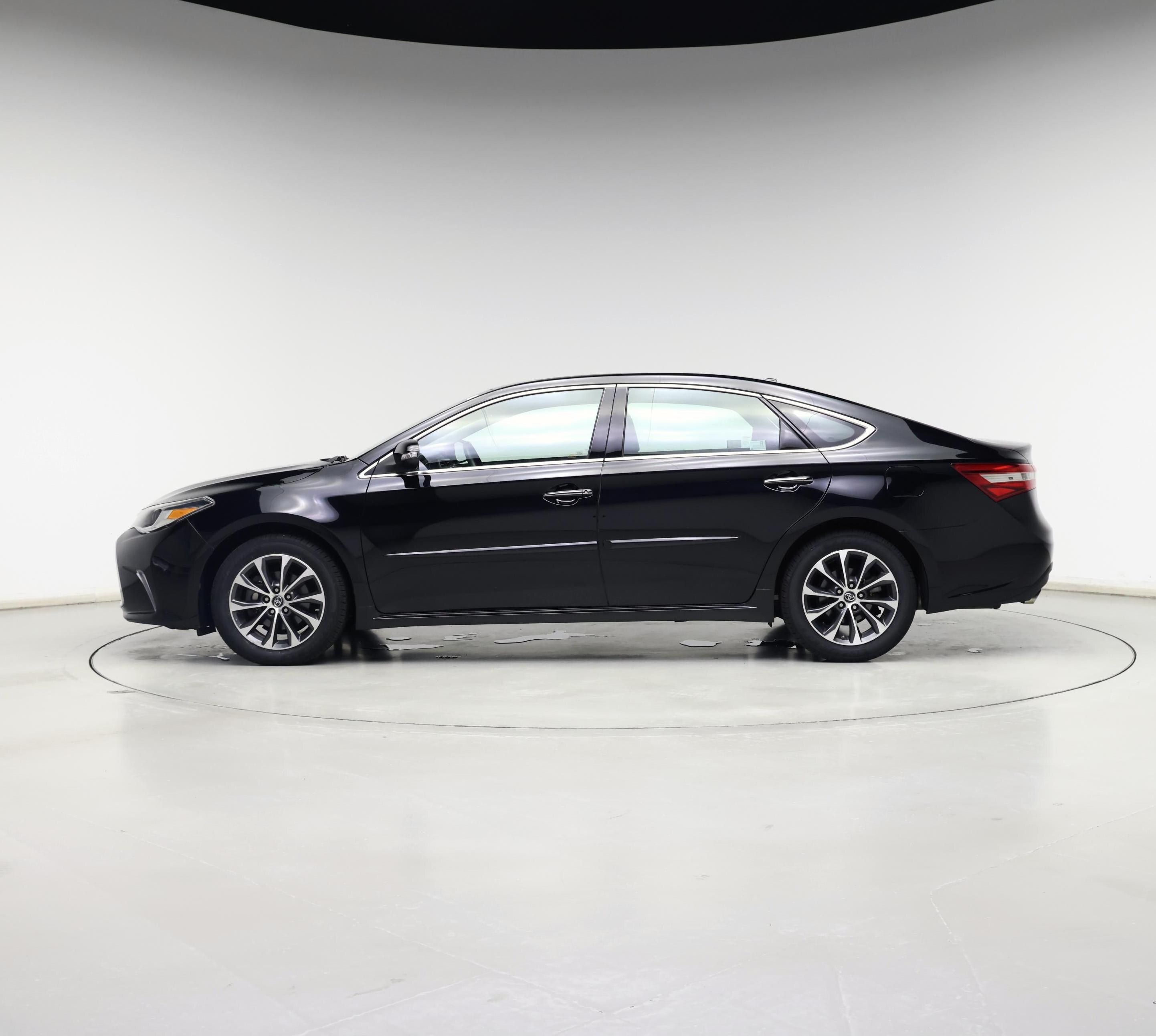 Thumbnail: 2018 Toyota Avalon - 3