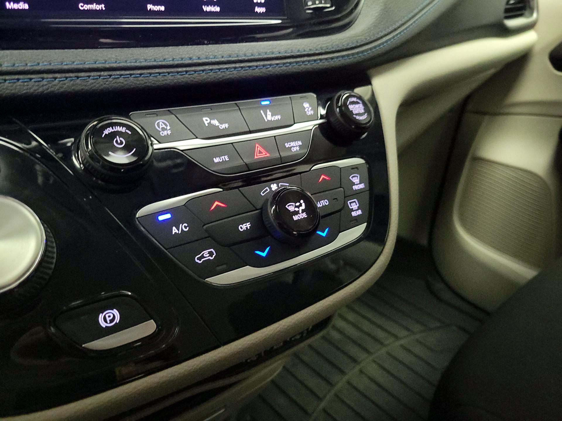 Thumbnail: 2021 Chrysler Pacifica - 16